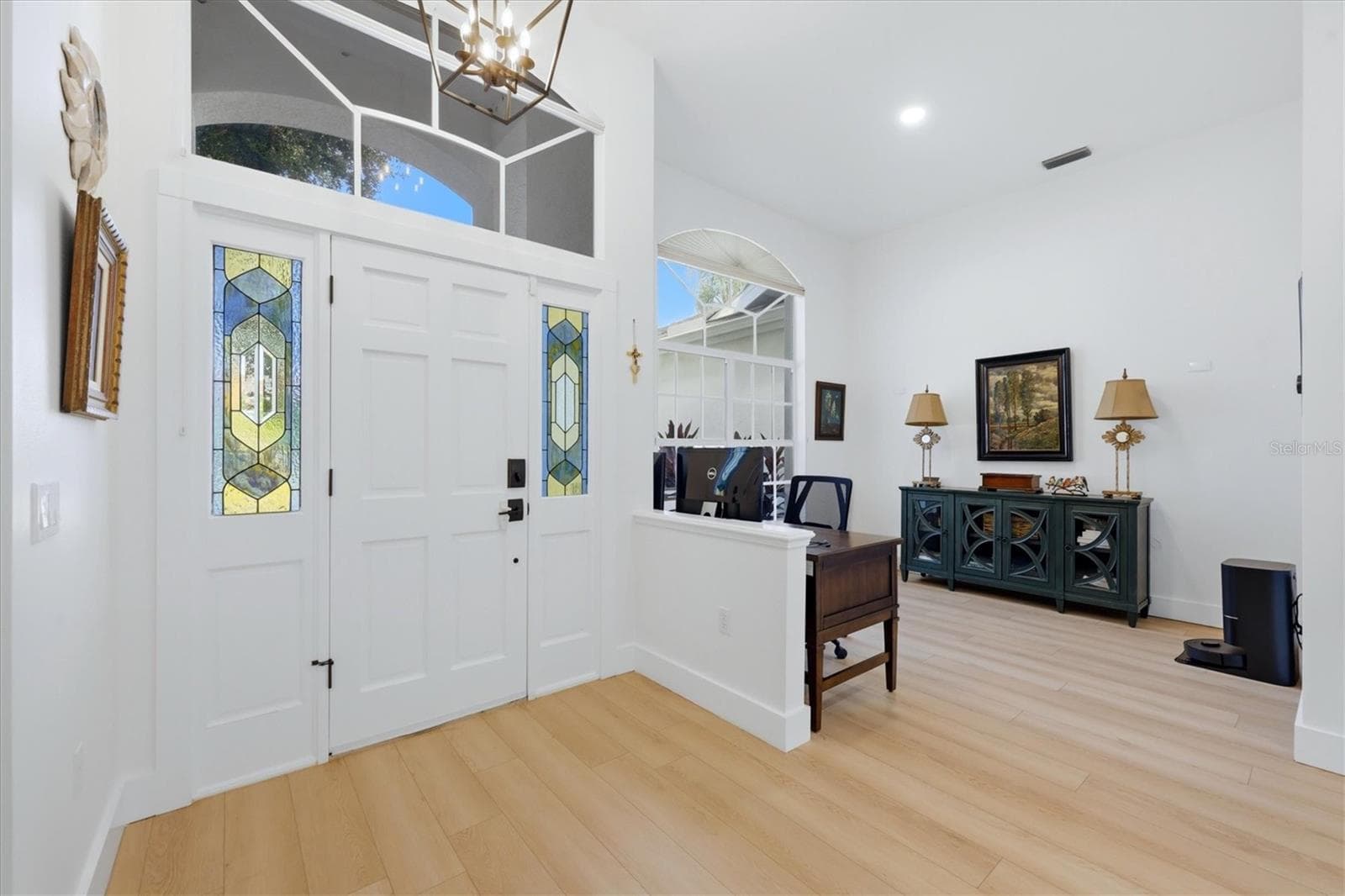 Entry to living room - 8857 HAVENRIDGE DR, SARASOTA