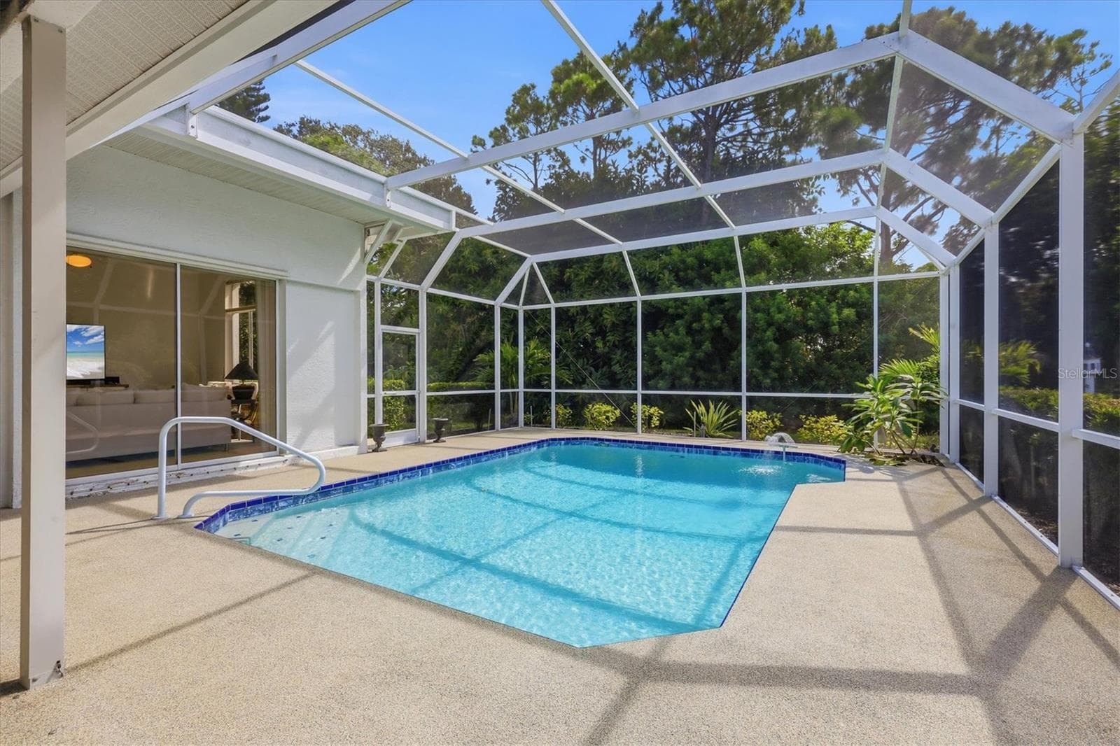 Salt-water pool with rubberized deck - 8857 HAVENRIDGE DR, SARASOTA
