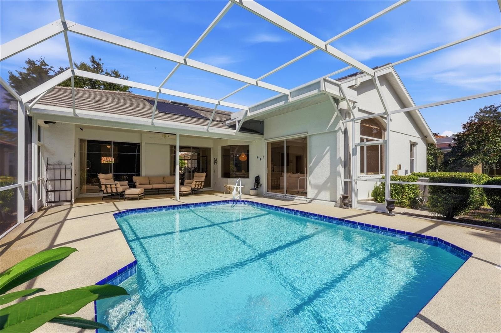 Salt-water pool with rubberized deck - 8857 HAVENRIDGE DR, SARASOTA