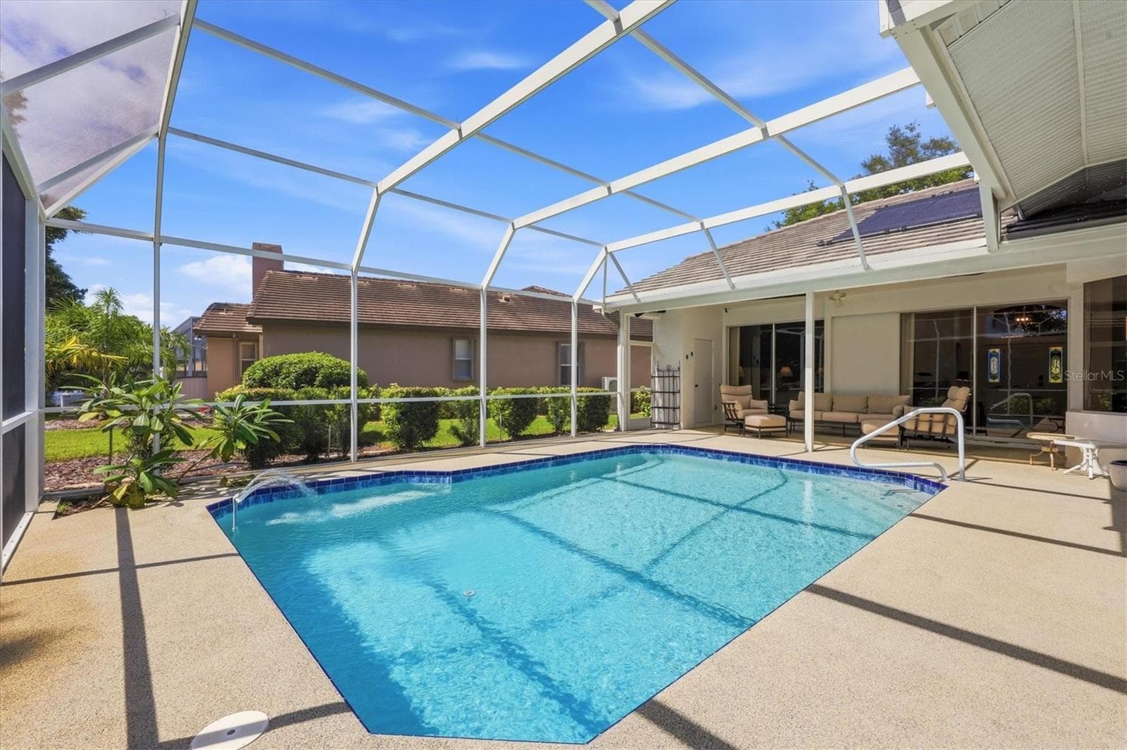 Salt-water pool with rubberized deck - 8857 HAVENRIDGE DR, SARASOTA