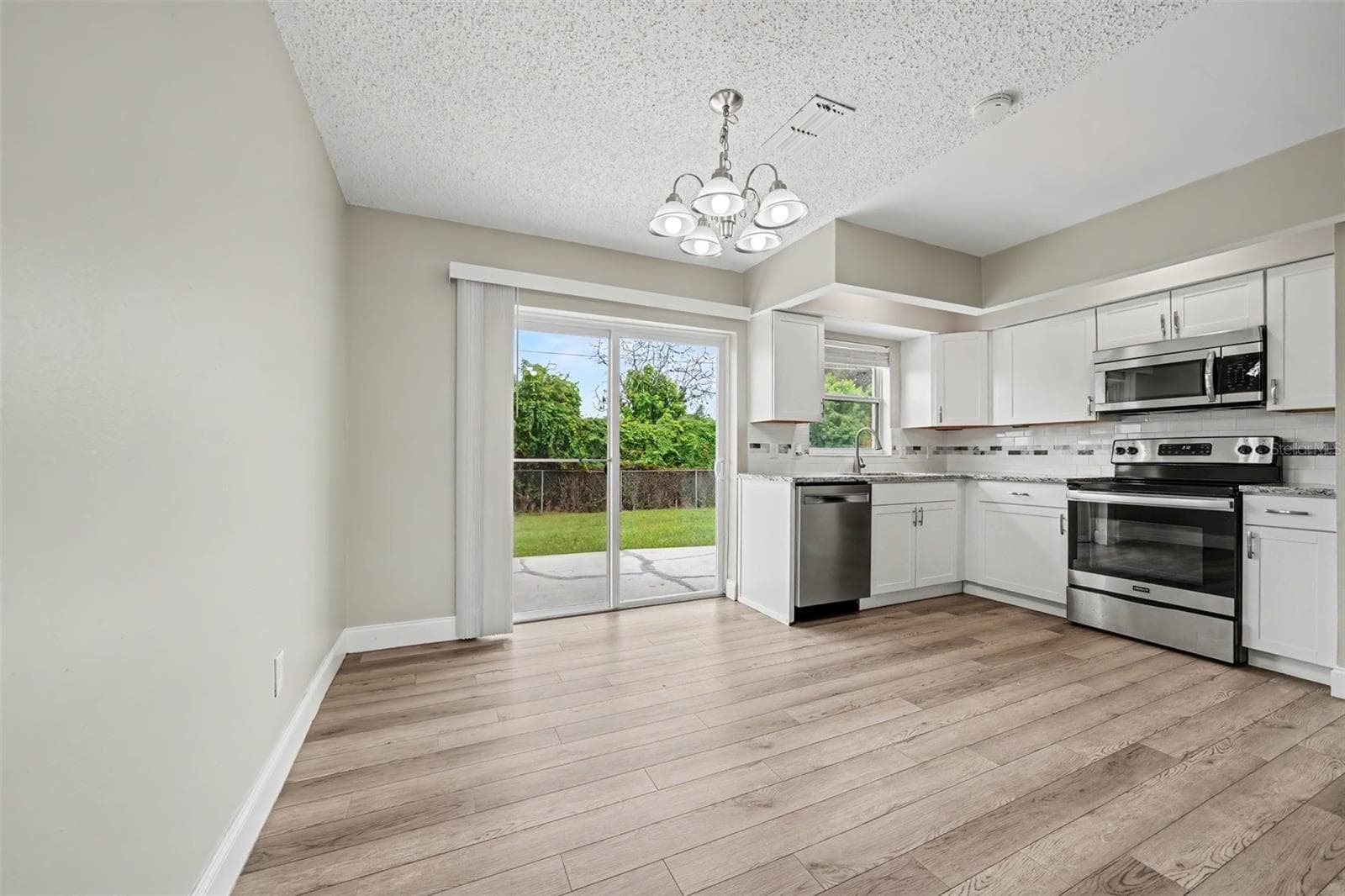 Single Family Residence at 117 SNAPDRAGON CT, KISSIMMEE, photo 5 of 16