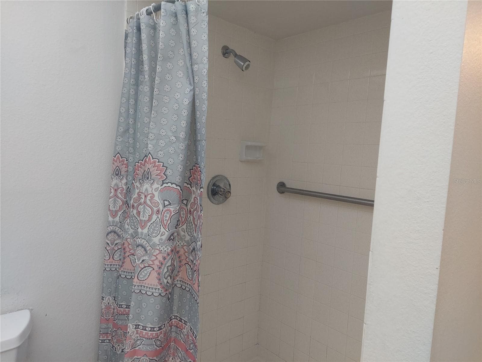 TILED WALK IN SHOWER - 1776 6TH ST NW #304, WINTER HAVEN