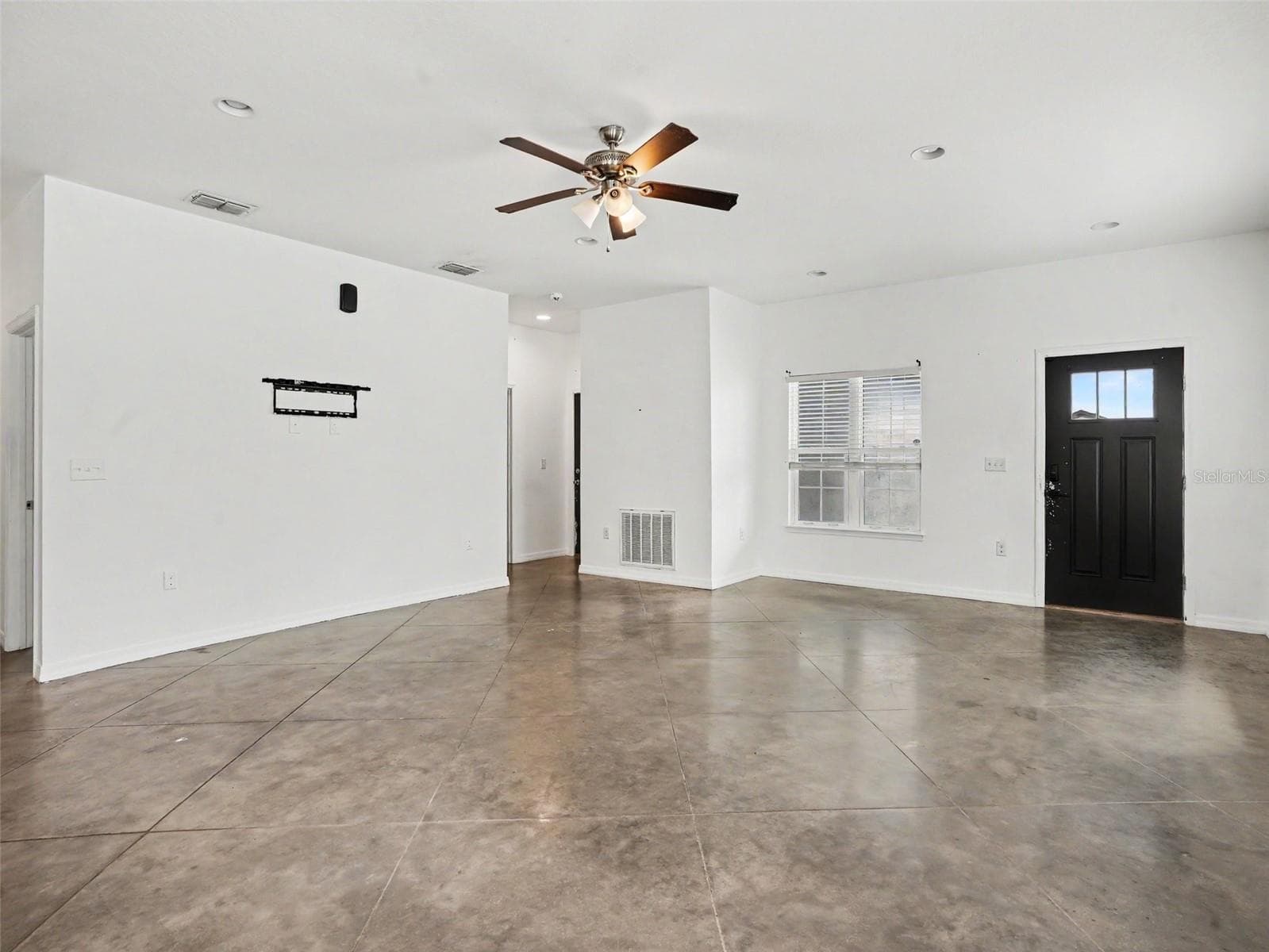 Single Family Residence at 477 KENSINGTON VIEW DR, WINTER HAVEN, photo 6 of 34