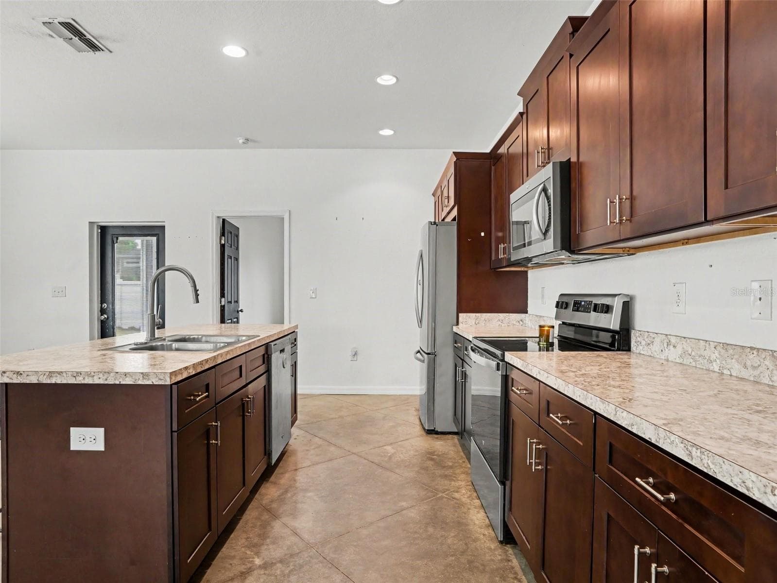 Single Family Residence at 477 KENSINGTON VIEW DR, WINTER HAVEN, photo 12 of 34