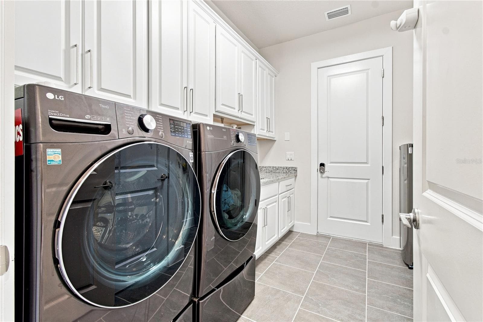 8699 Ivy Stark Blvd - Laundry - 8699 IVY STARK BLVD, WESLEY CHAPEL