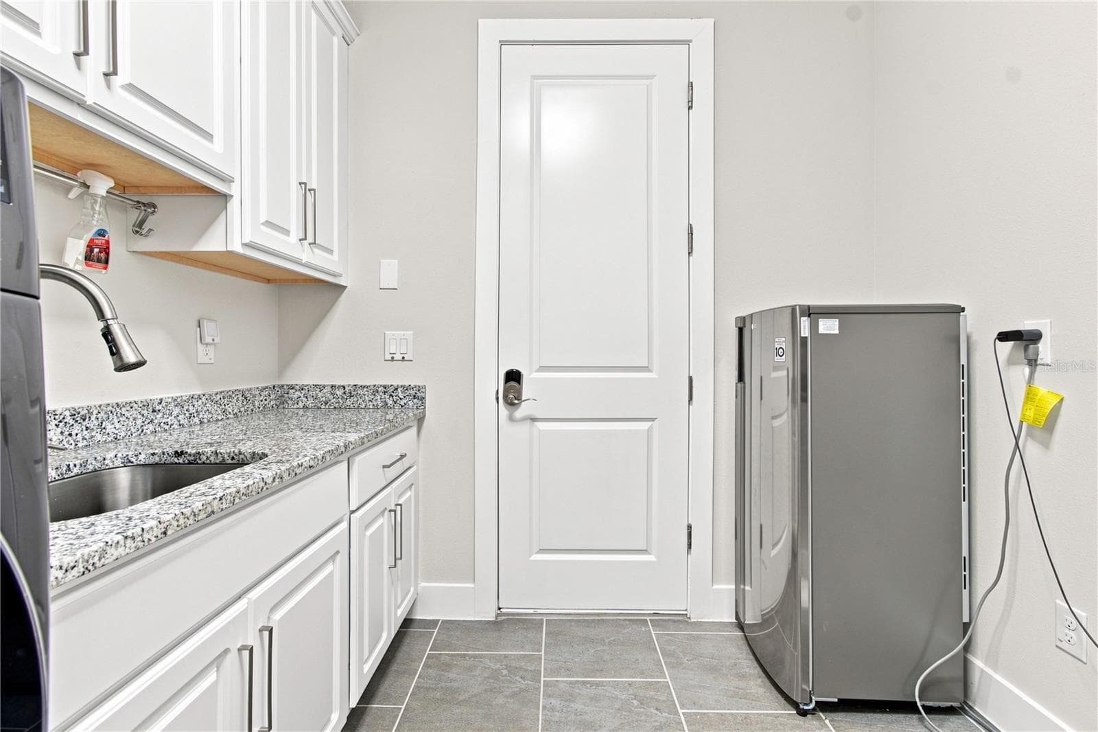 8699 Ivy Stark Blvd - Laundry - 8699 IVY STARK BLVD, WESLEY CHAPEL