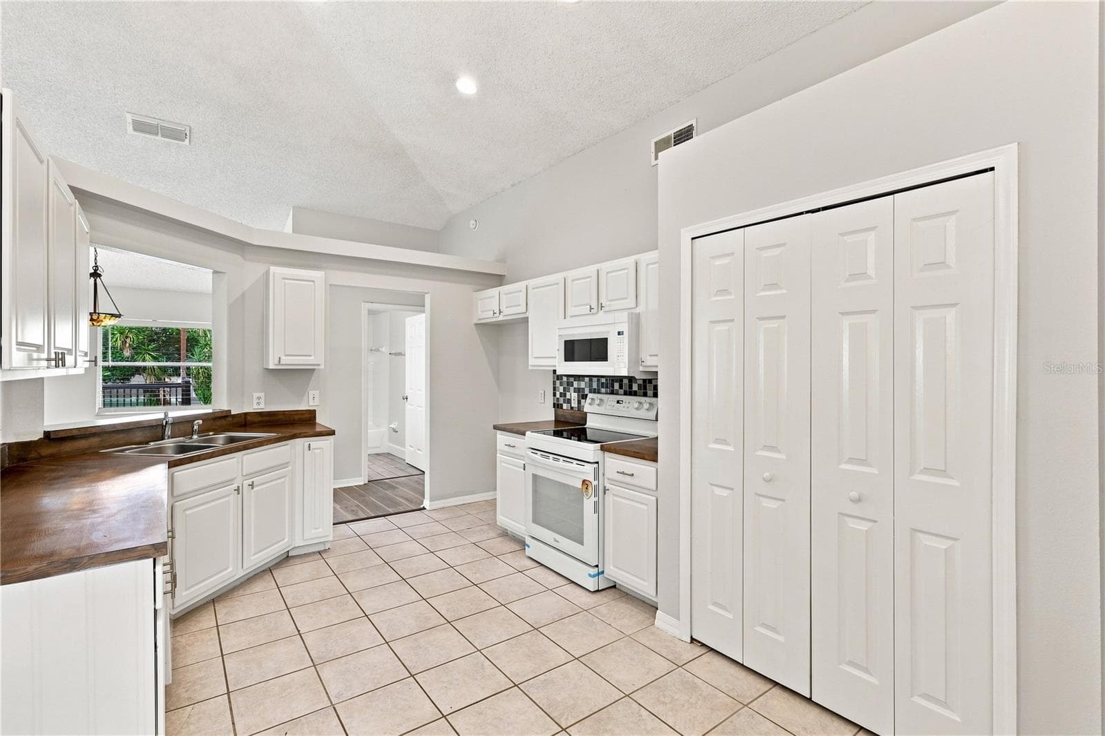 Single Family Residence at 2117 FISH EAGLE ST, CLERMONT, photo 13 of 44