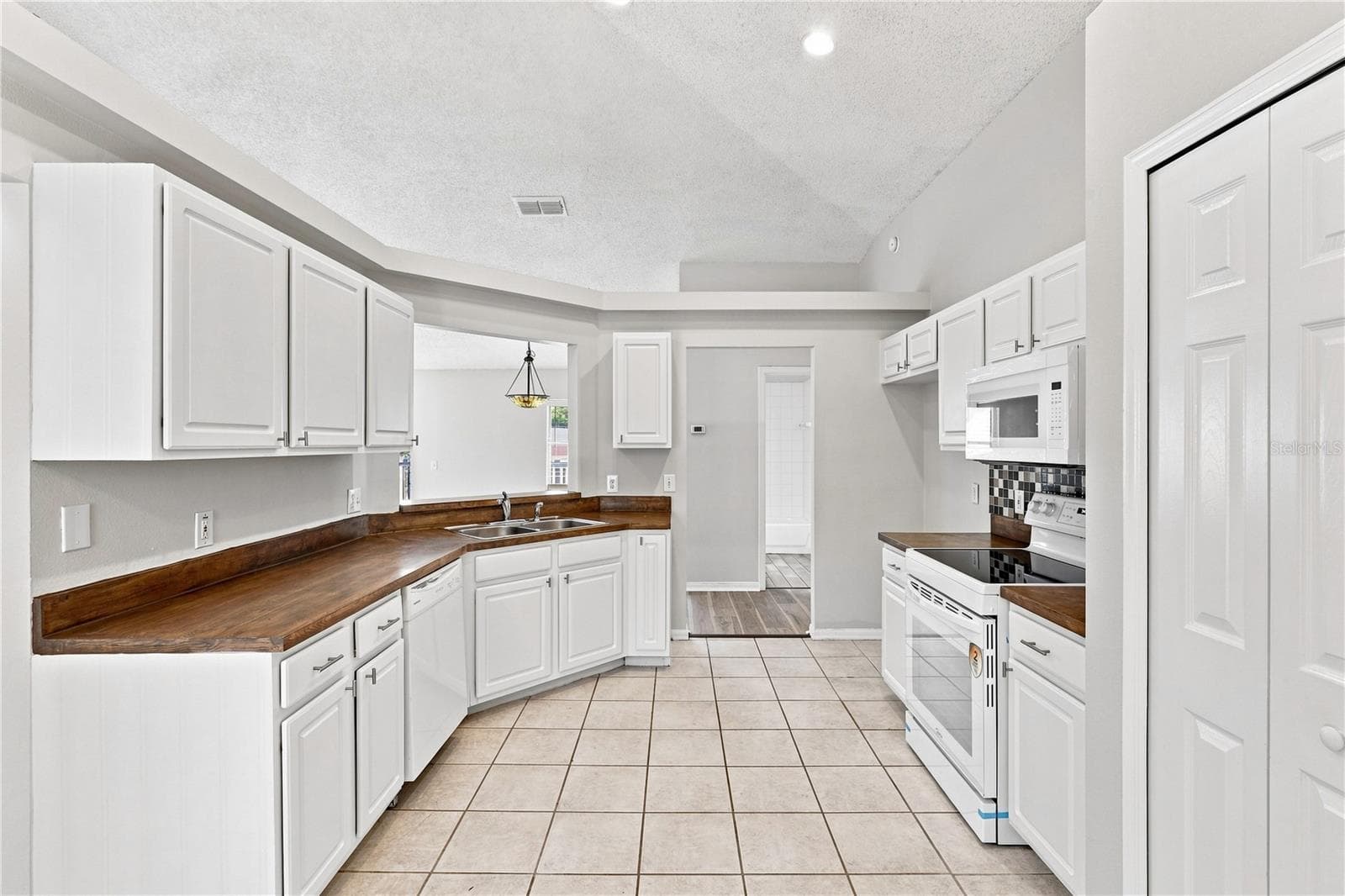 Single Family Residence at 2117 FISH EAGLE ST, CLERMONT, photo 14 of 44