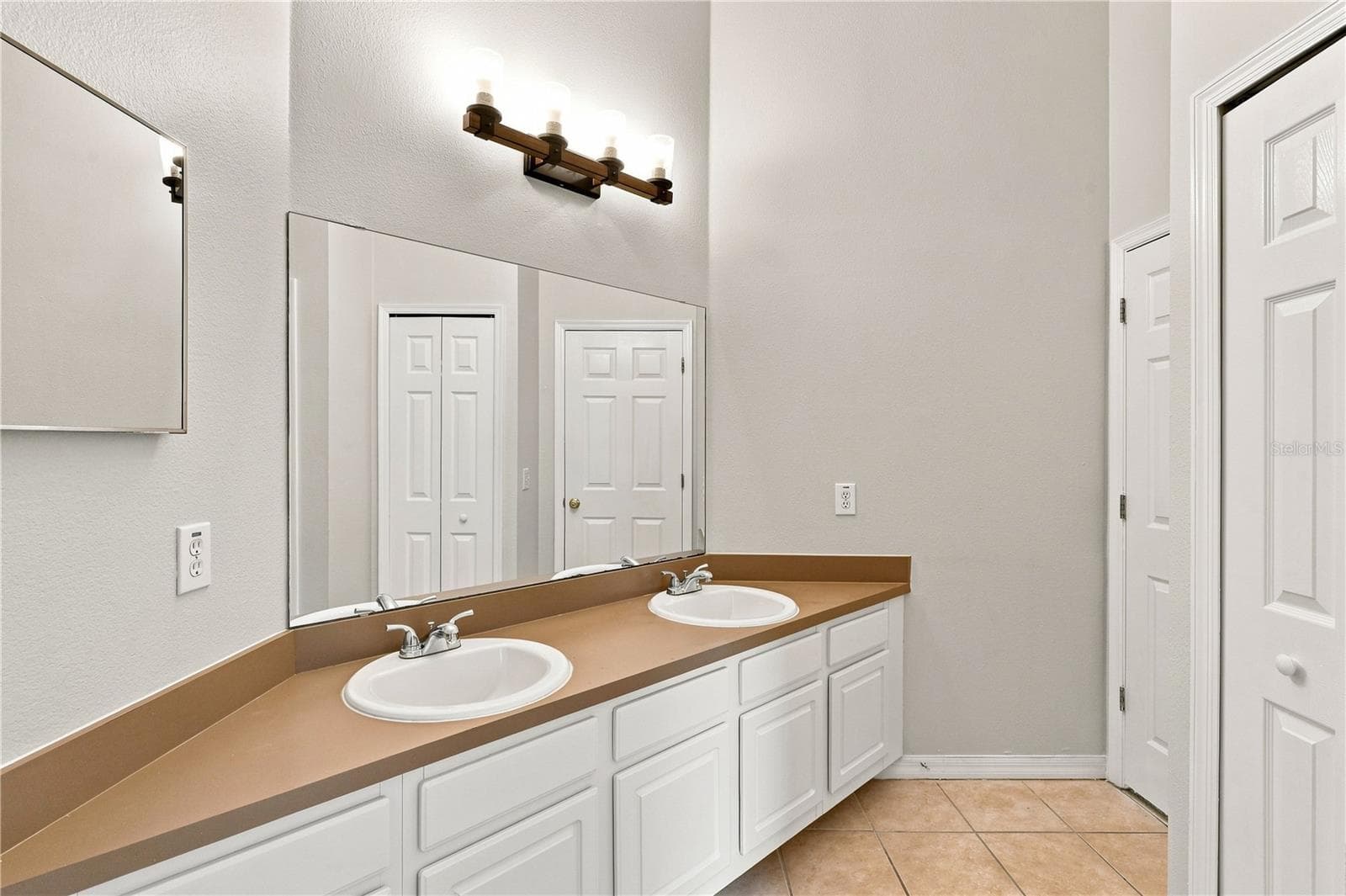 Single Family Residence at 2117 FISH EAGLE ST, CLERMONT, photo 33 of 44