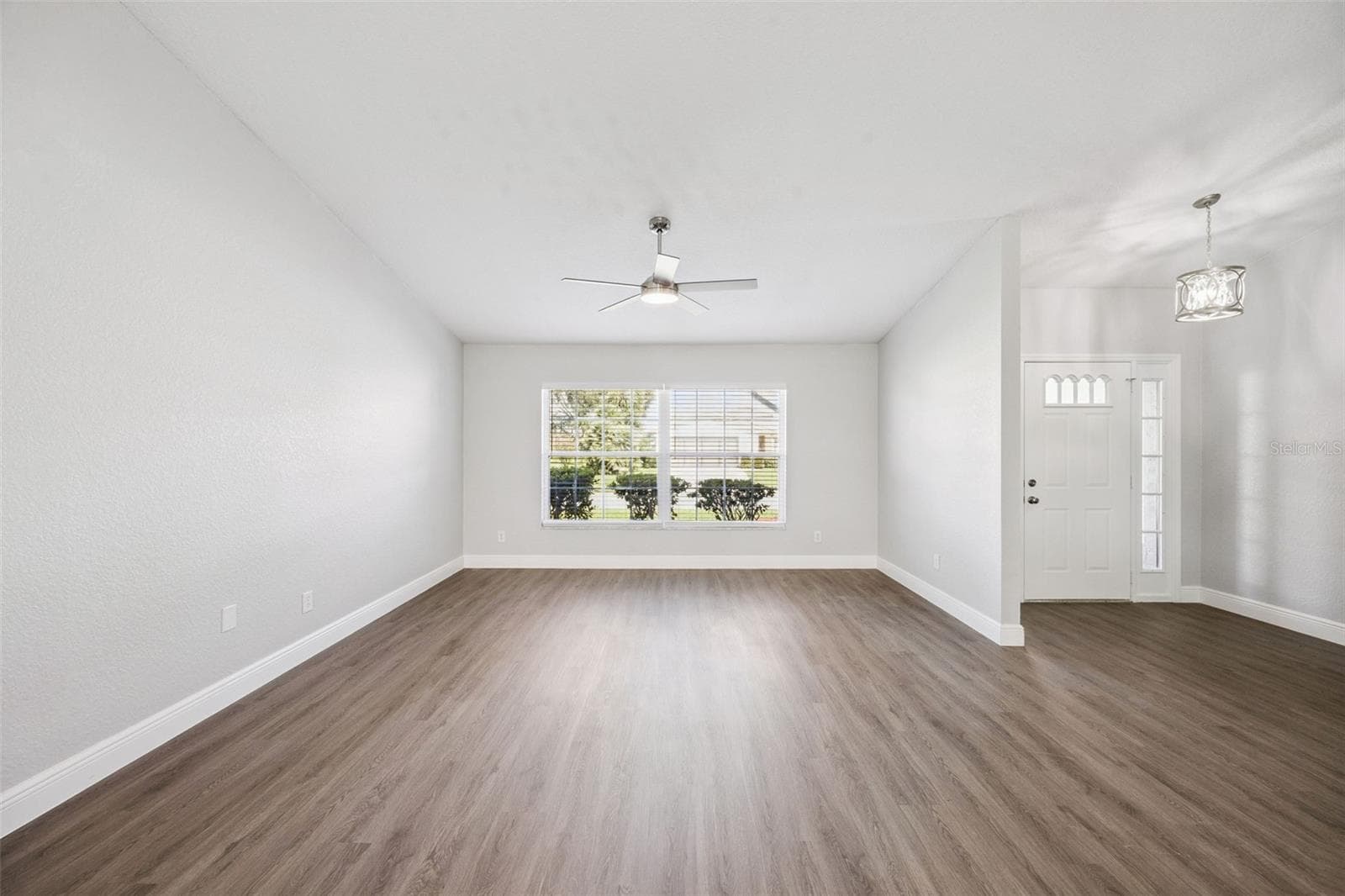 Single Family Residence at 5606 LAVER ST, LEESBURG, photo 10 of 91