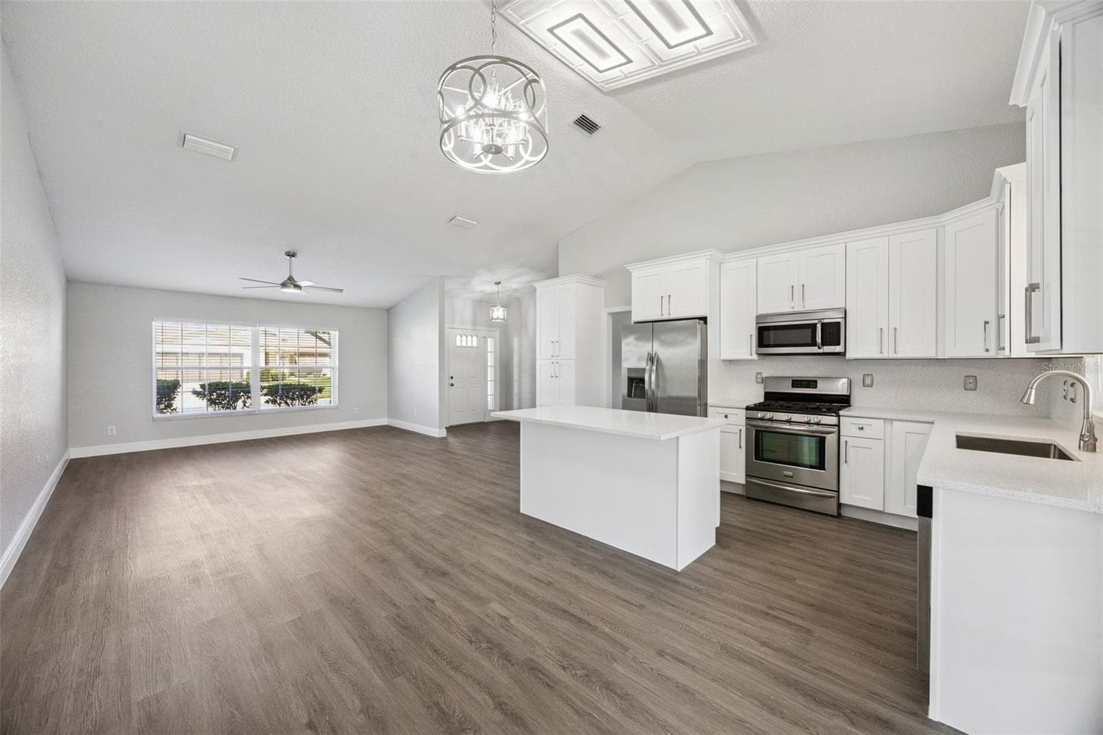 Single Family Residence at 5606 LAVER ST, LEESBURG, photo 11 of 91