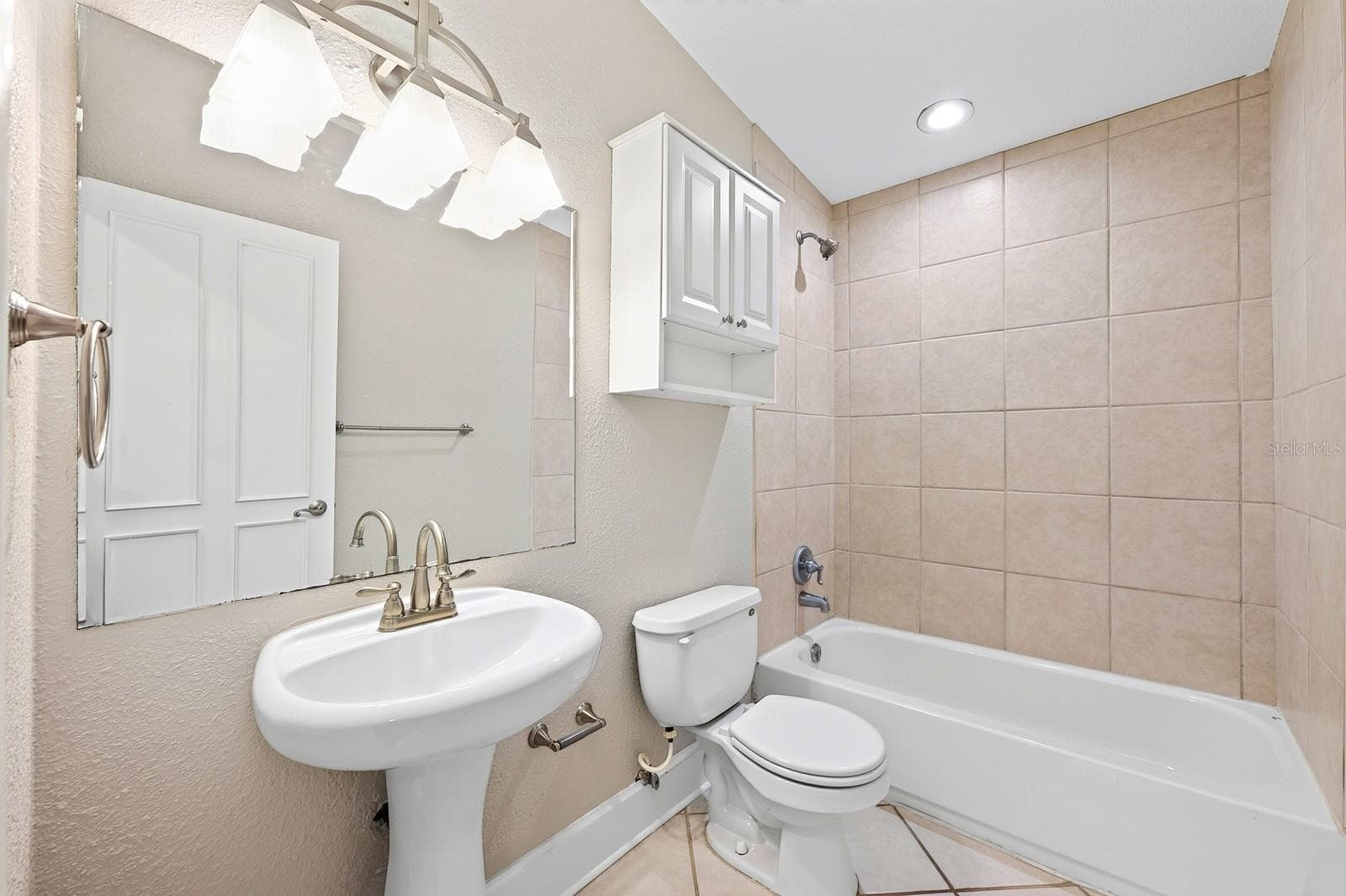 Second full bath. - 1212 ELMWOOD ST, ORLANDO