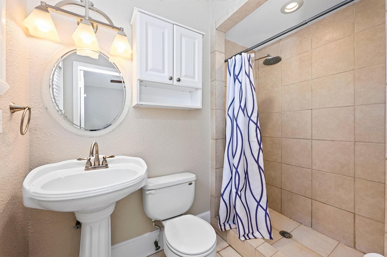 Third full/en-suite bath. - 1212 ELMWOOD ST, ORLANDO