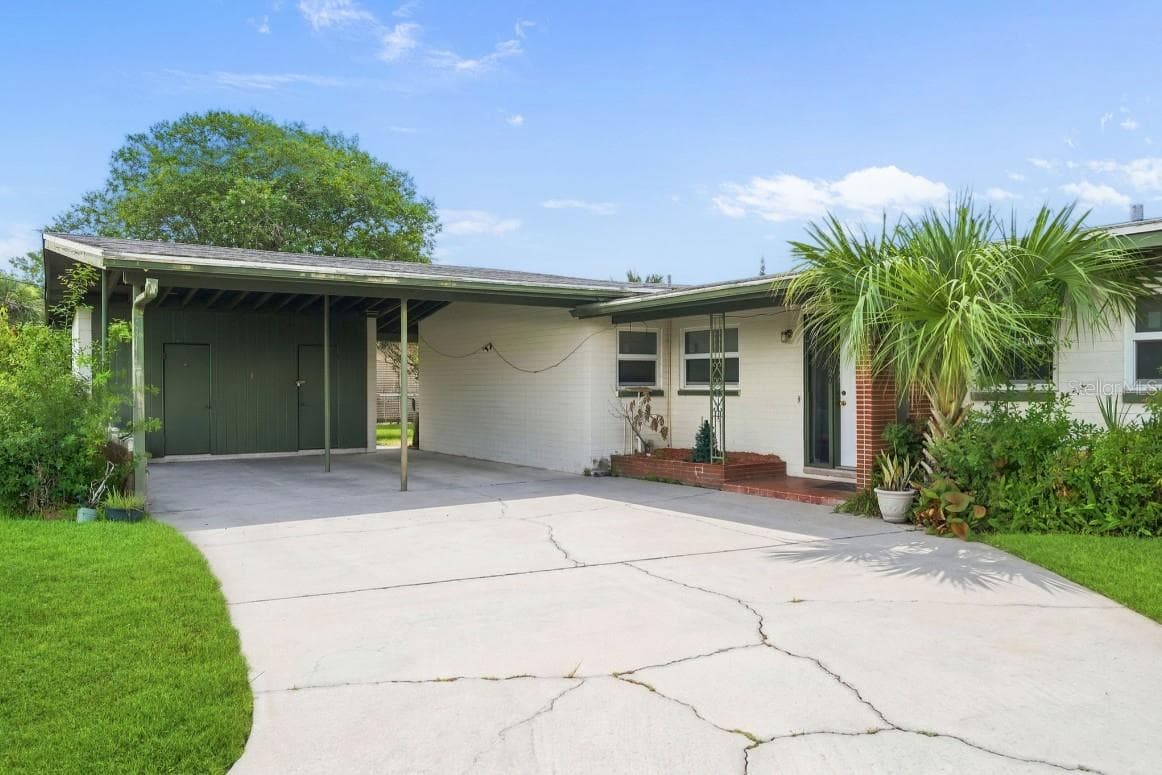 Single Family Residence at 3120 TRADEWINDS TRL, ORLANDO, photo 2 of 11