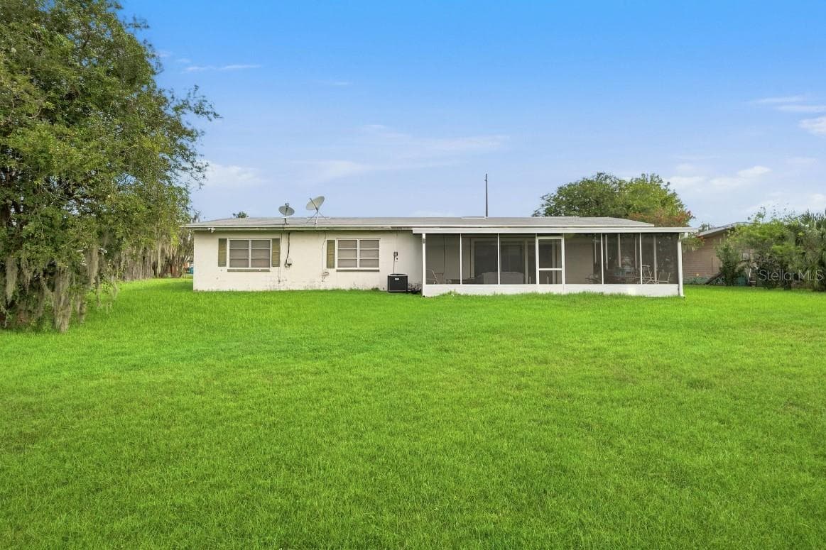 Single Family Residence at 3120 TRADEWINDS TRL, ORLANDO, photo 3 of 11