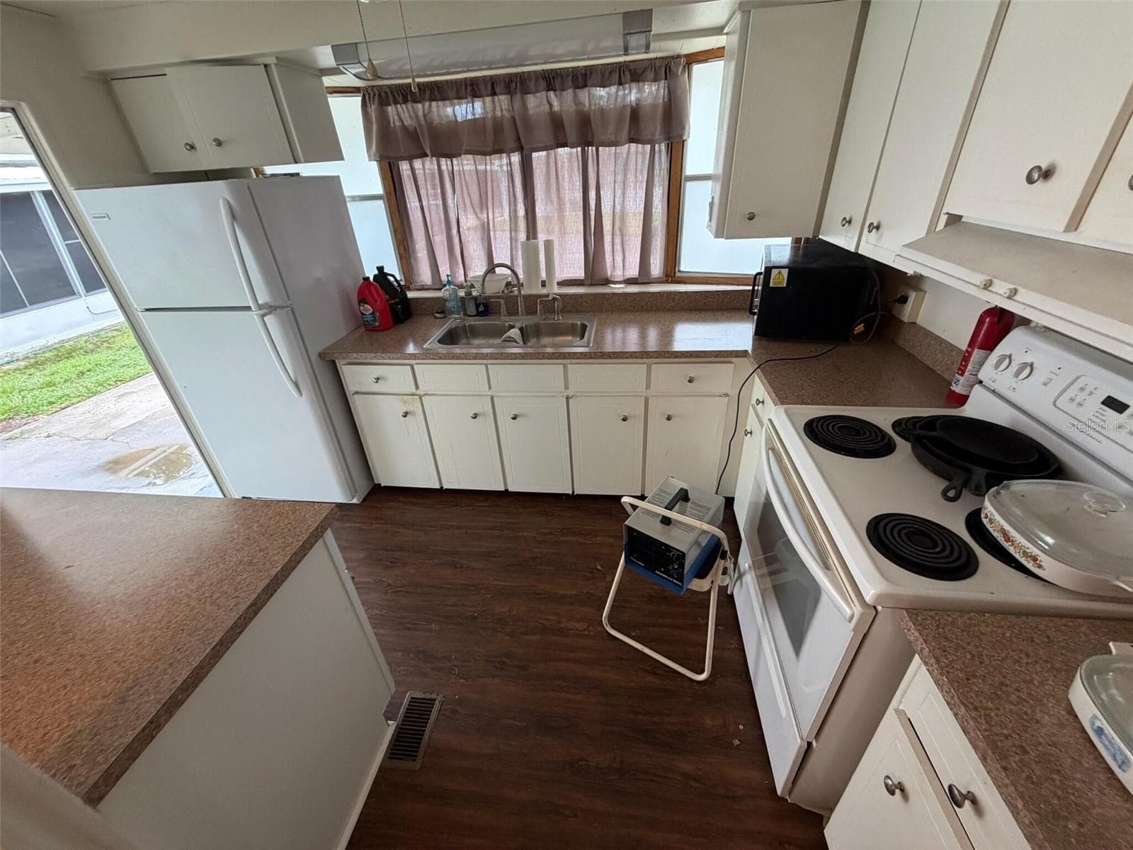 Single Family Residence at 112 HOLIDAY LN, AUBURNDALE, photo 10 of 22