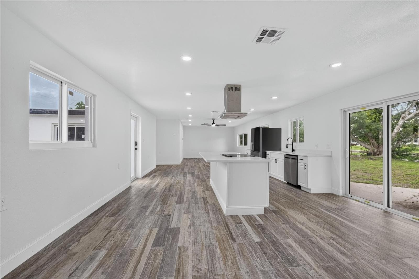 Single Family Residence at 801 MARLIN DR, PUNTA GORDA, photo 3 of 37