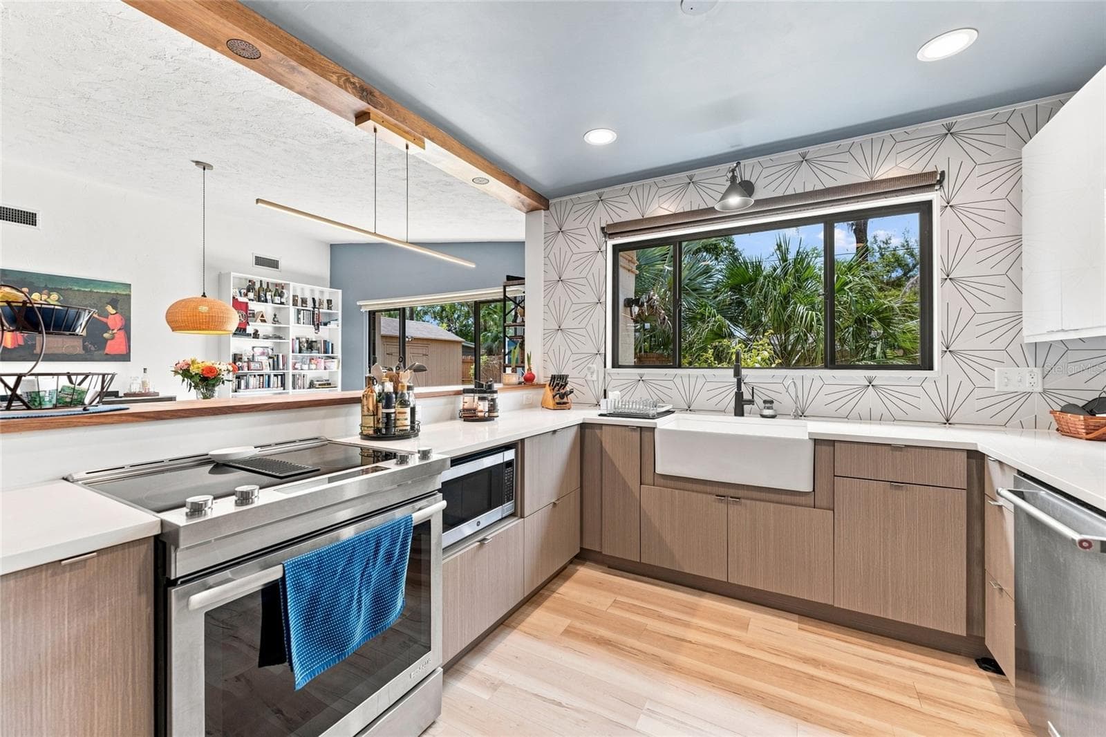 Single Family Residence at 809 E RIVER DR, TEMPLE TERRACE, photo 11 of 50