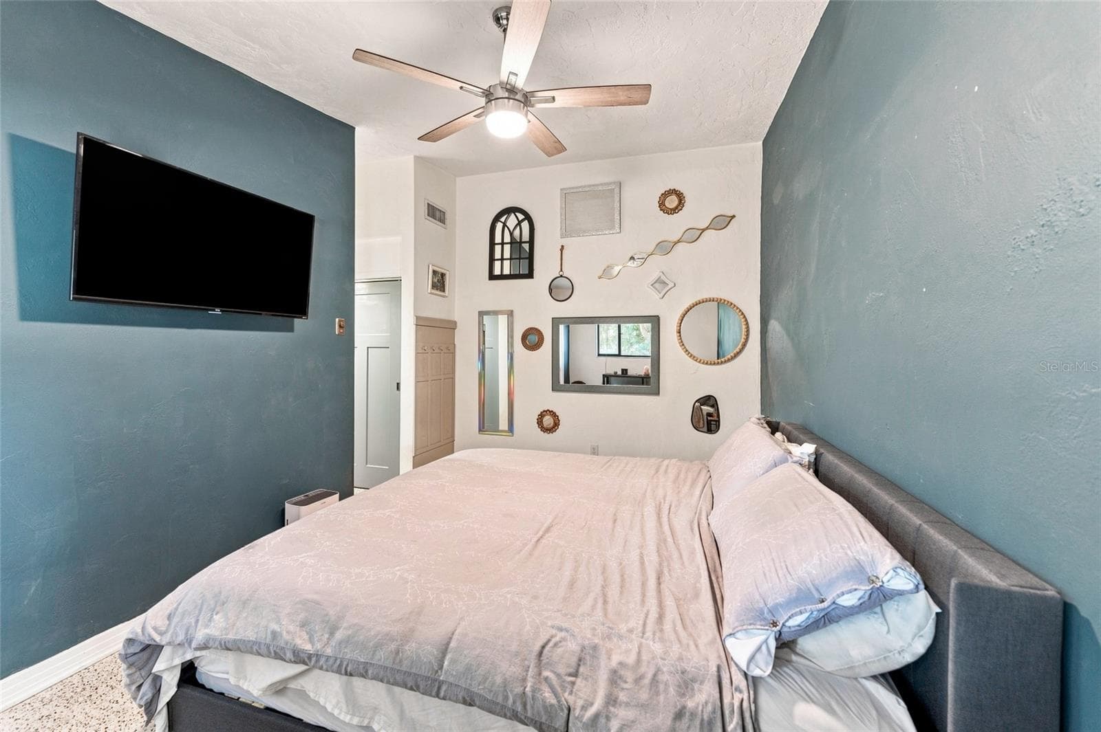 Single Family Residence at 809 E RIVER DR, TEMPLE TERRACE, photo 18 of 50