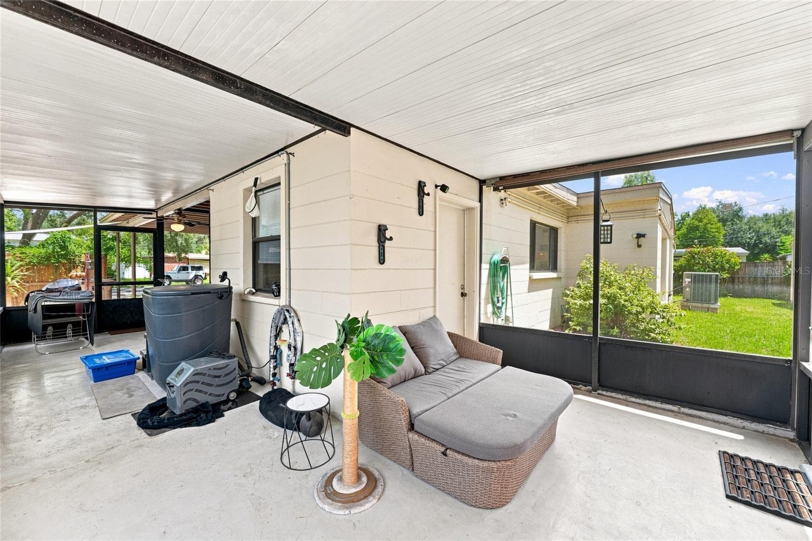 Single Family Residence at 809 E RIVER DR, TEMPLE TERRACE, photo 34 of 50