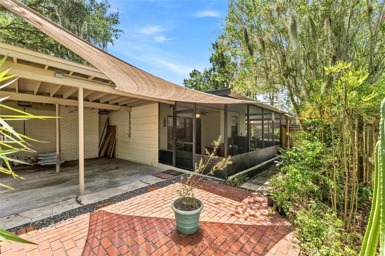 Single Family Residence at 809 E RIVER DR, TEMPLE TERRACE, photo 41 of 50