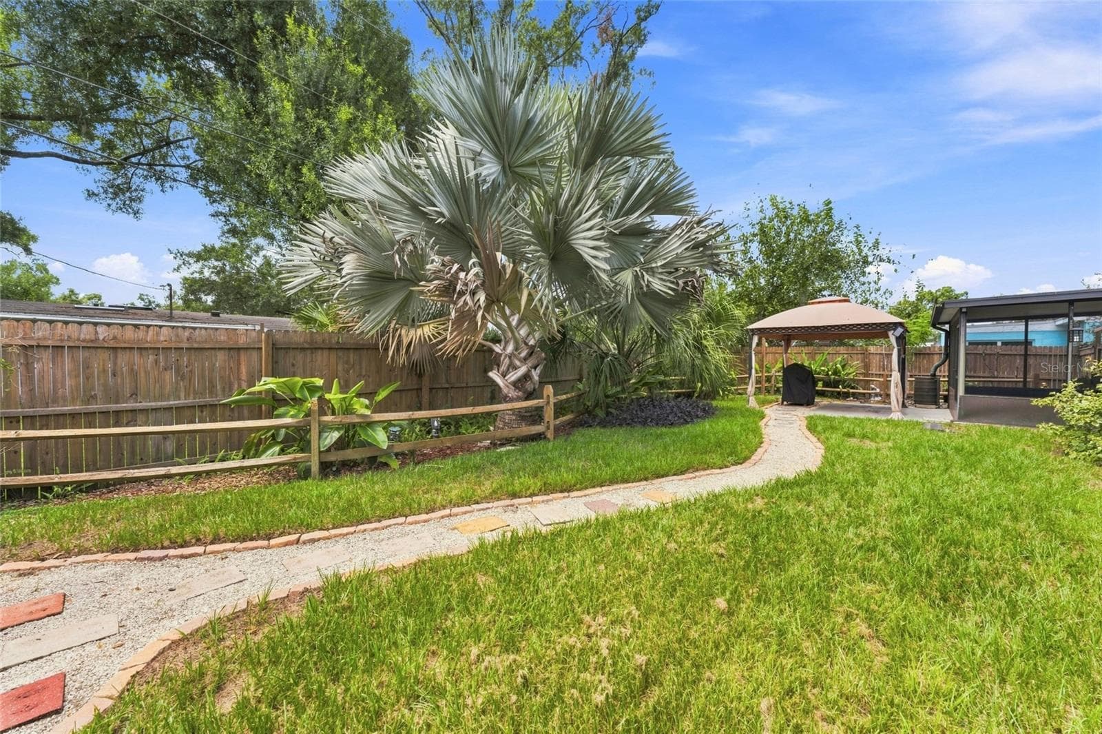 Single Family Residence at 809 E RIVER DR, TEMPLE TERRACE, photo 42 of 50