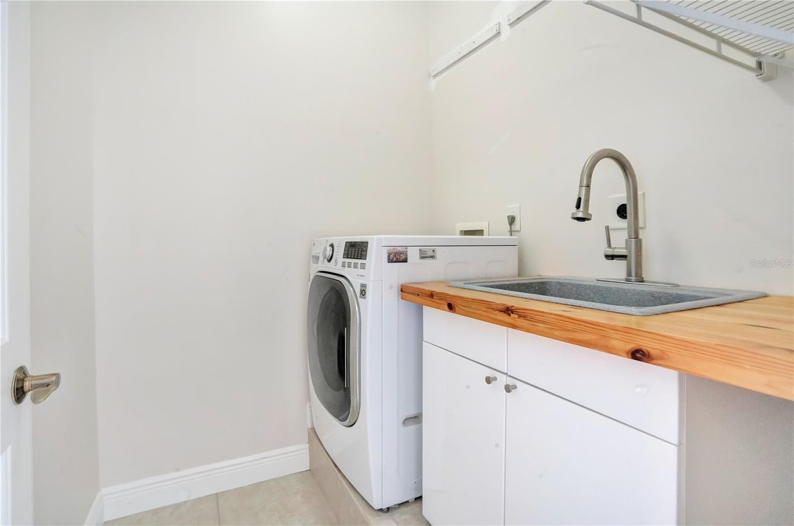 Laundry with Washer/Dryer Combo - 5365 SHADY OAK CIR, ST CLOUD