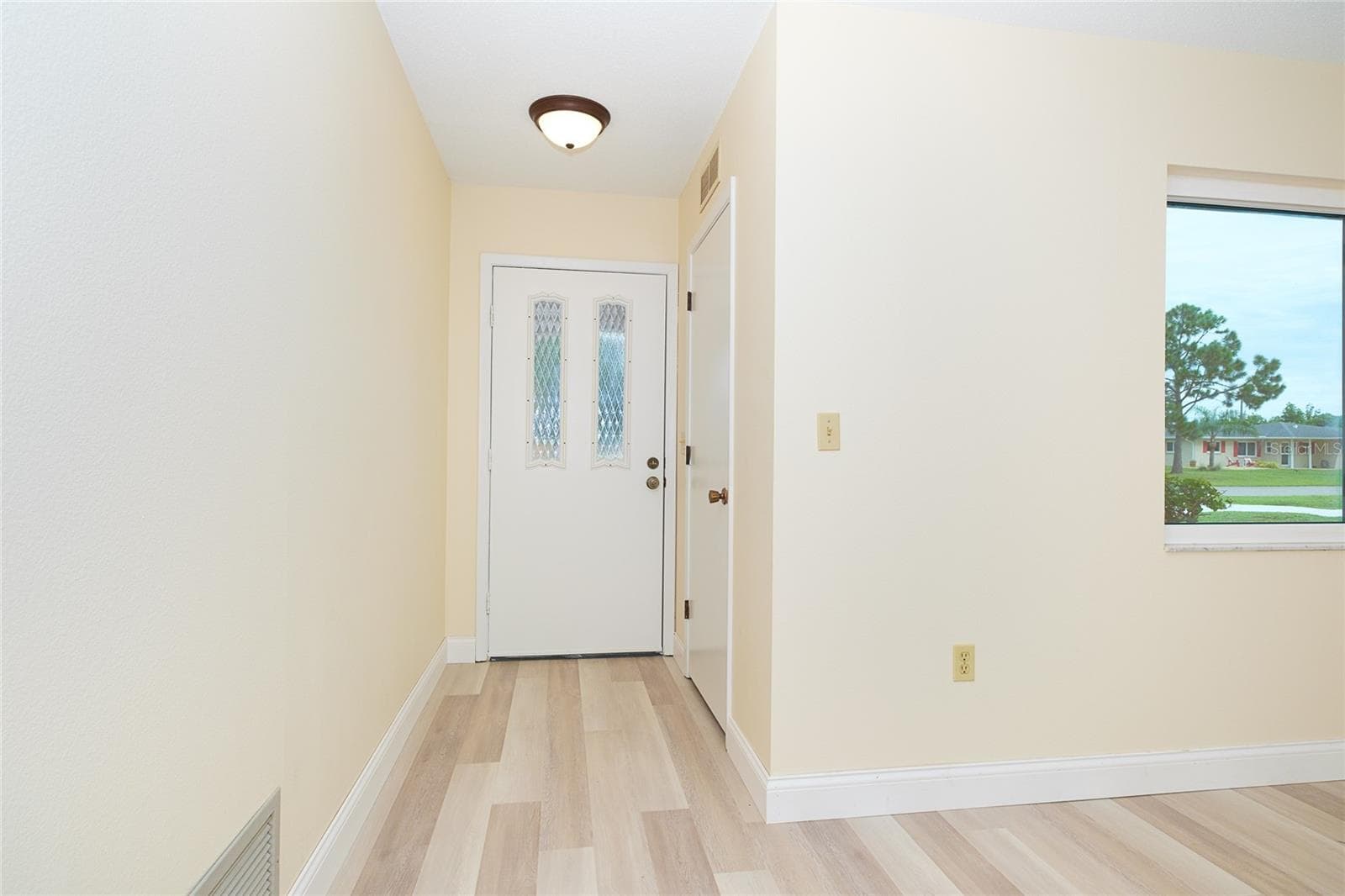 Living Rm entry - 995 BAY VISTA BLVD, ENGLEWOOD