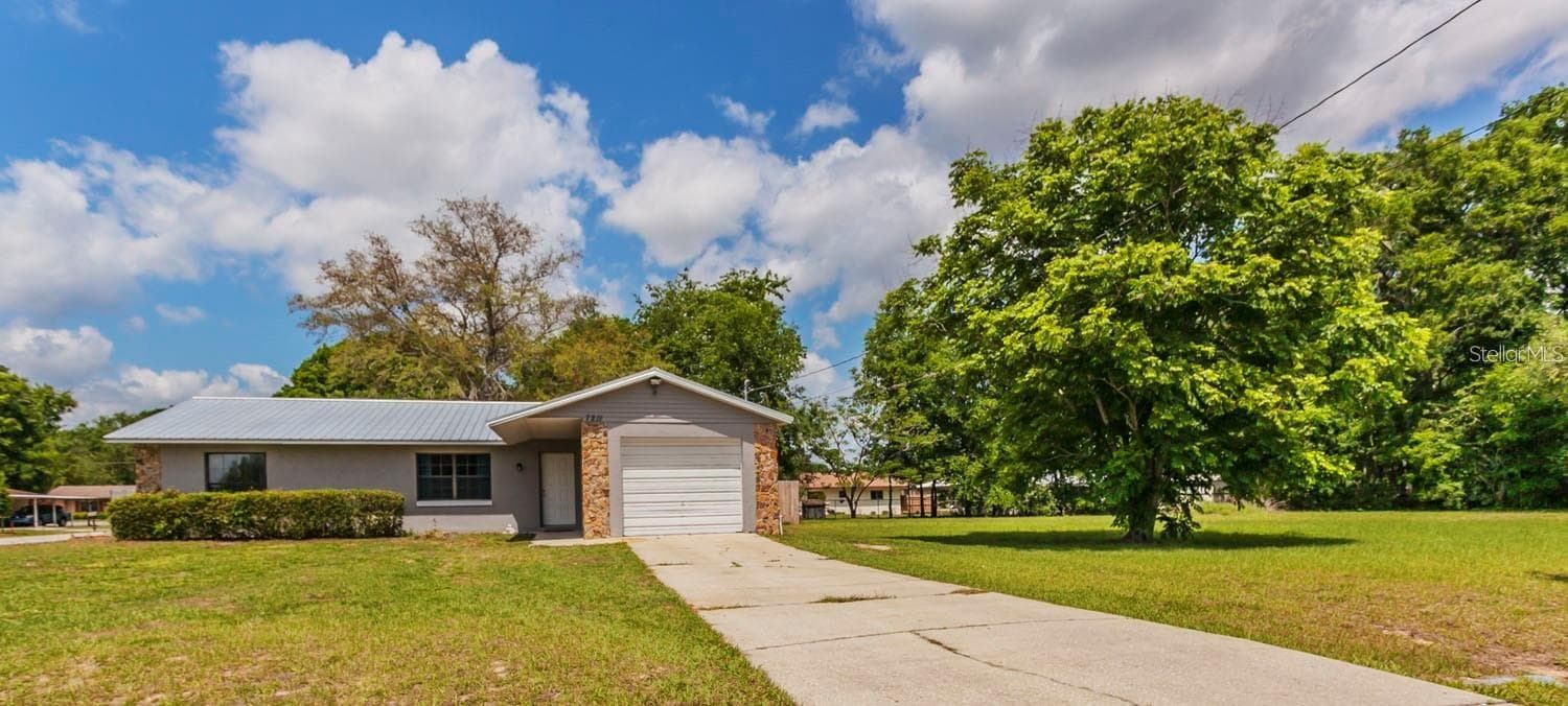 Driveway of home - 7211 SE 120 TH ST, BELLEVIEW