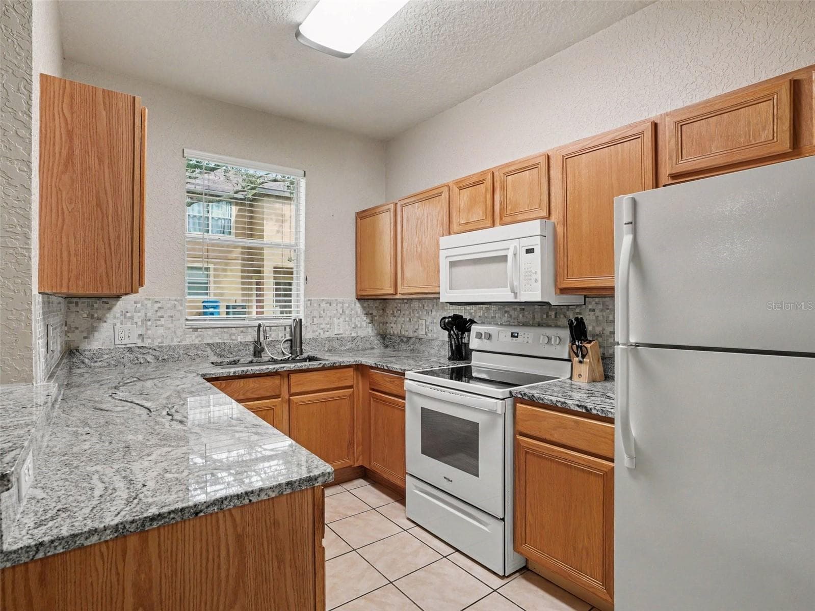 Townhouse at 234 CAMBRIA AVE, DAVENPORT, photo 7 of 13