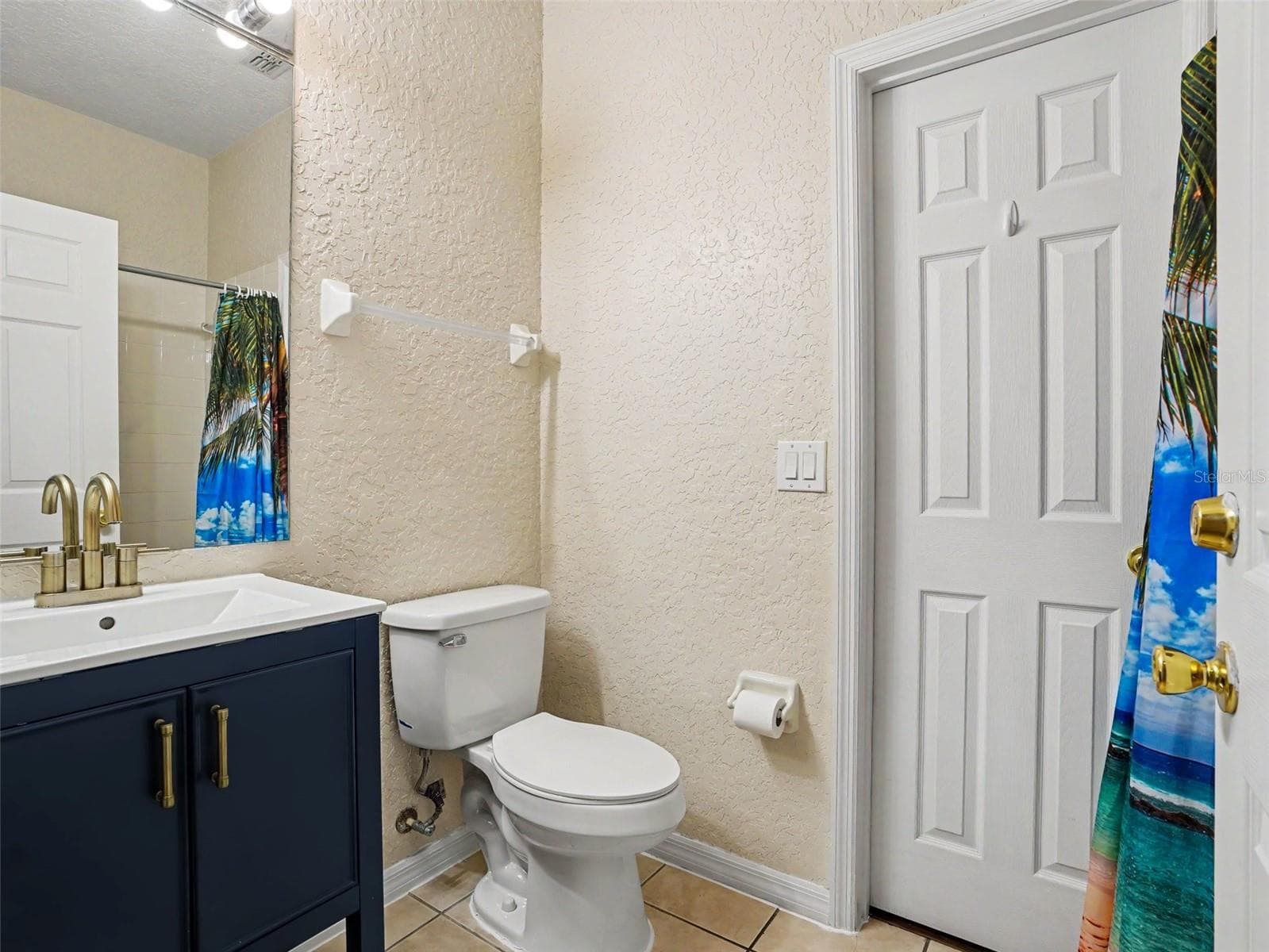 Downstairs Full Bathroom - 234 CAMBRIA AVE, DAVENPORT