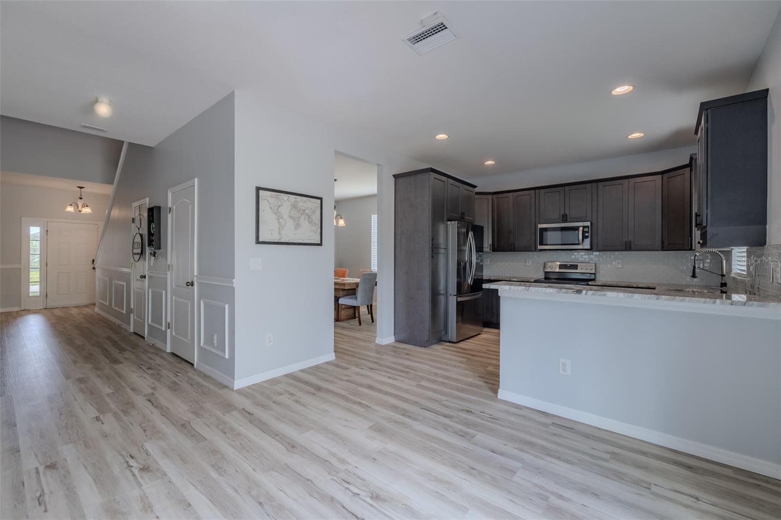 Single Family Residence at 12206 FAIRLAWN, RIVERVIEW, photo 13 of 52