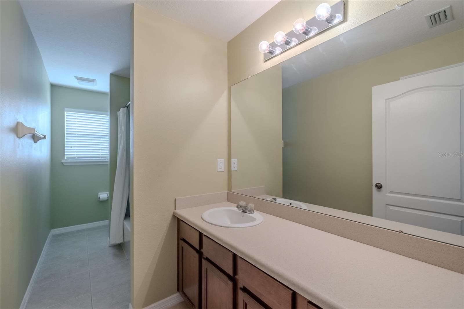 Single Family Residence at 12206 FAIRLAWN, RIVERVIEW, photo 35 of 52