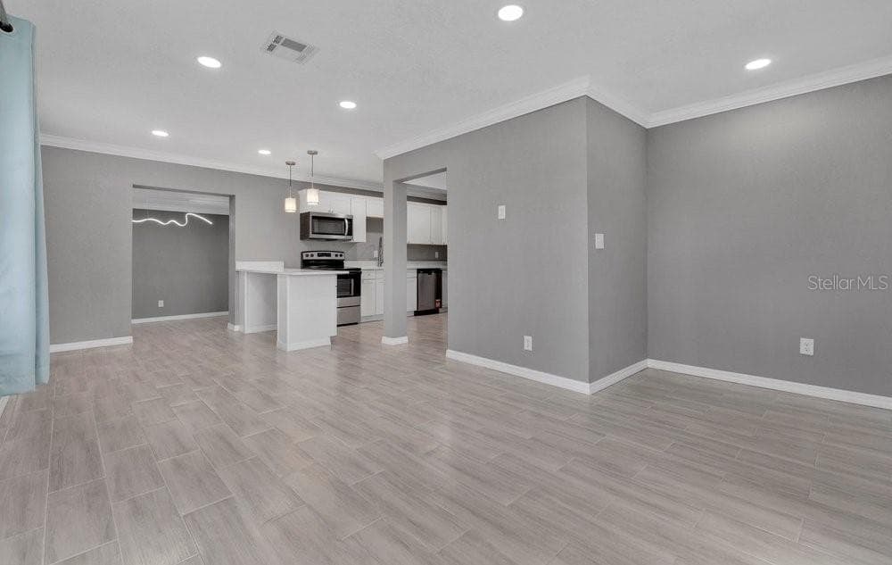 Single Family Residence at 120 PRIMROSE CT, ORLANDO, photo 4 of 43