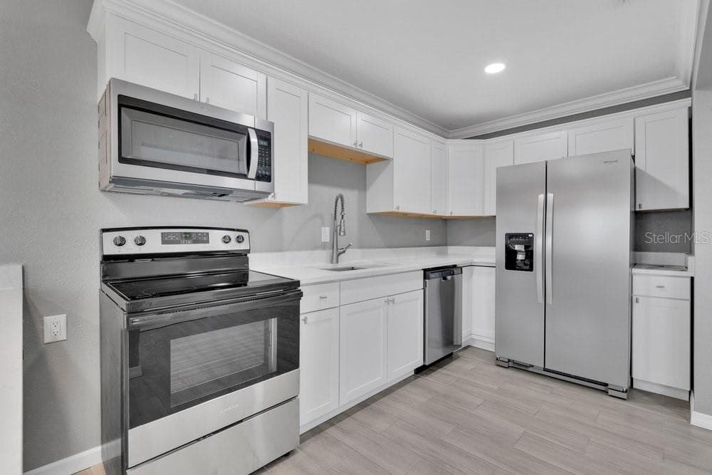 Single Family Residence at 120 PRIMROSE CT, ORLANDO, photo 8 of 43