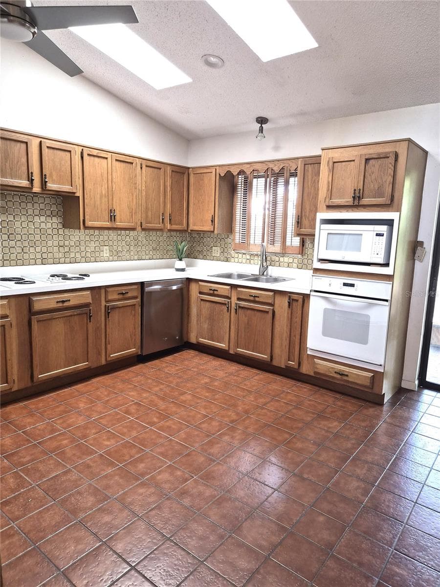 Kitchen - 9913 W BAY ST, SEMINOLE