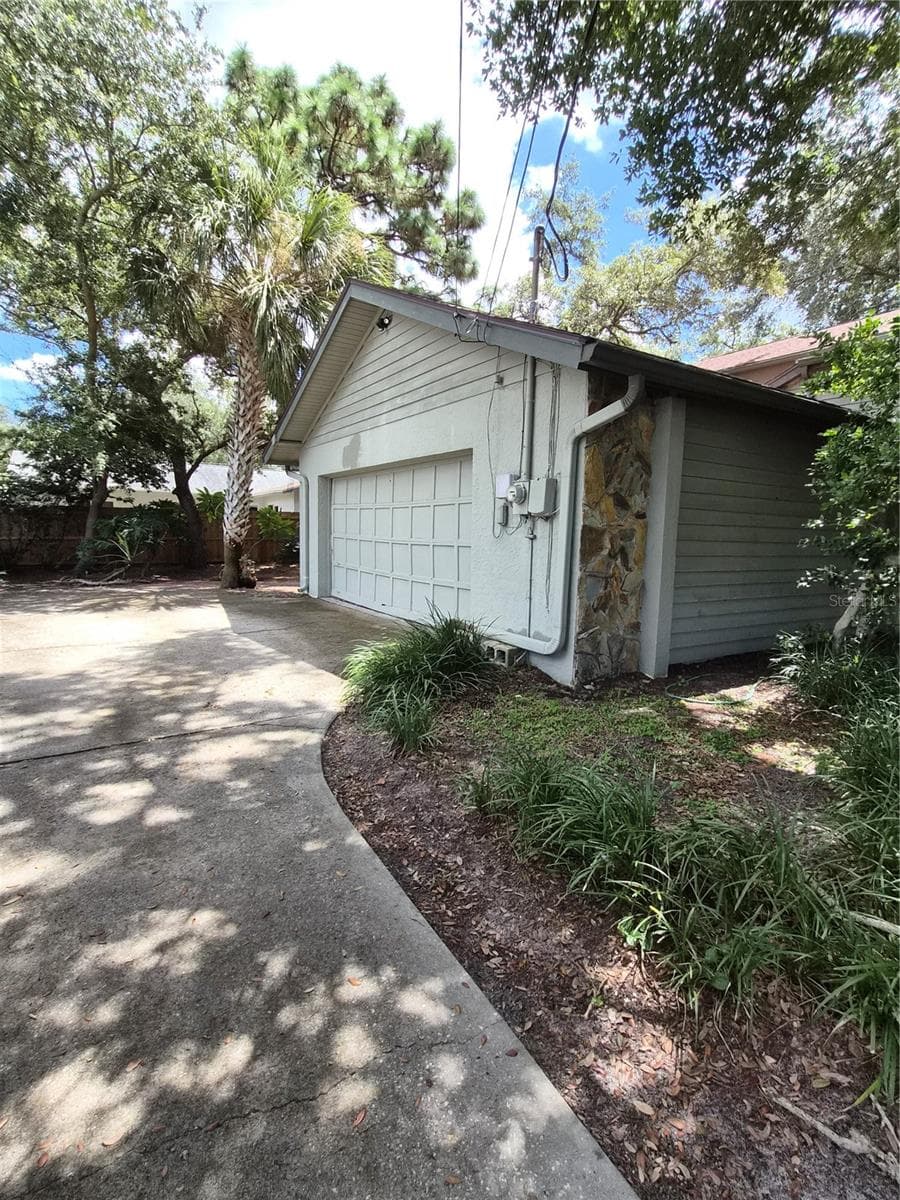 Garage - 9913 W BAY ST, SEMINOLE
