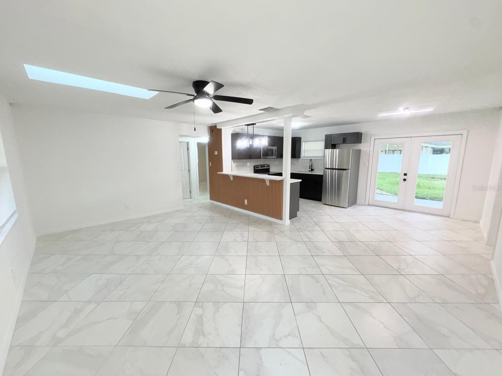 Single Family Residence at 4401 SHORE ACRES BLVD NE, ST PETERSBURG, photo 5 of 48