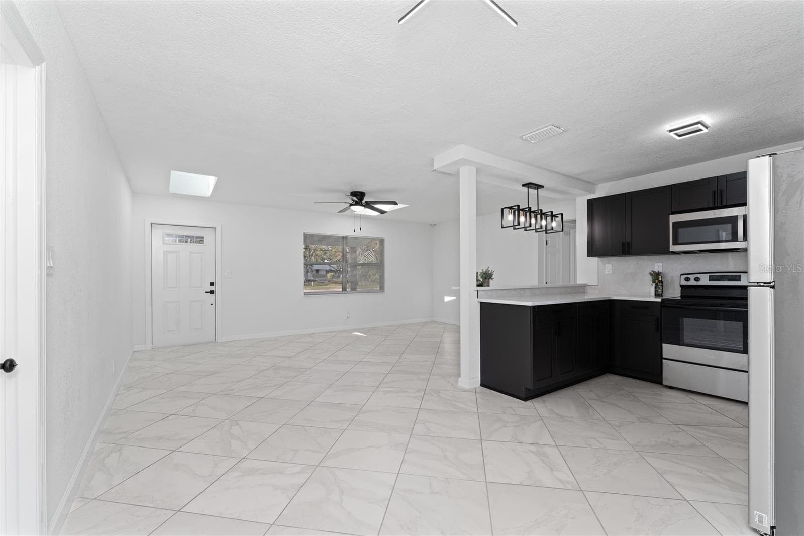 Single Family Residence at 4401 SHORE ACRES BLVD NE, ST PETERSBURG, photo 8 of 48