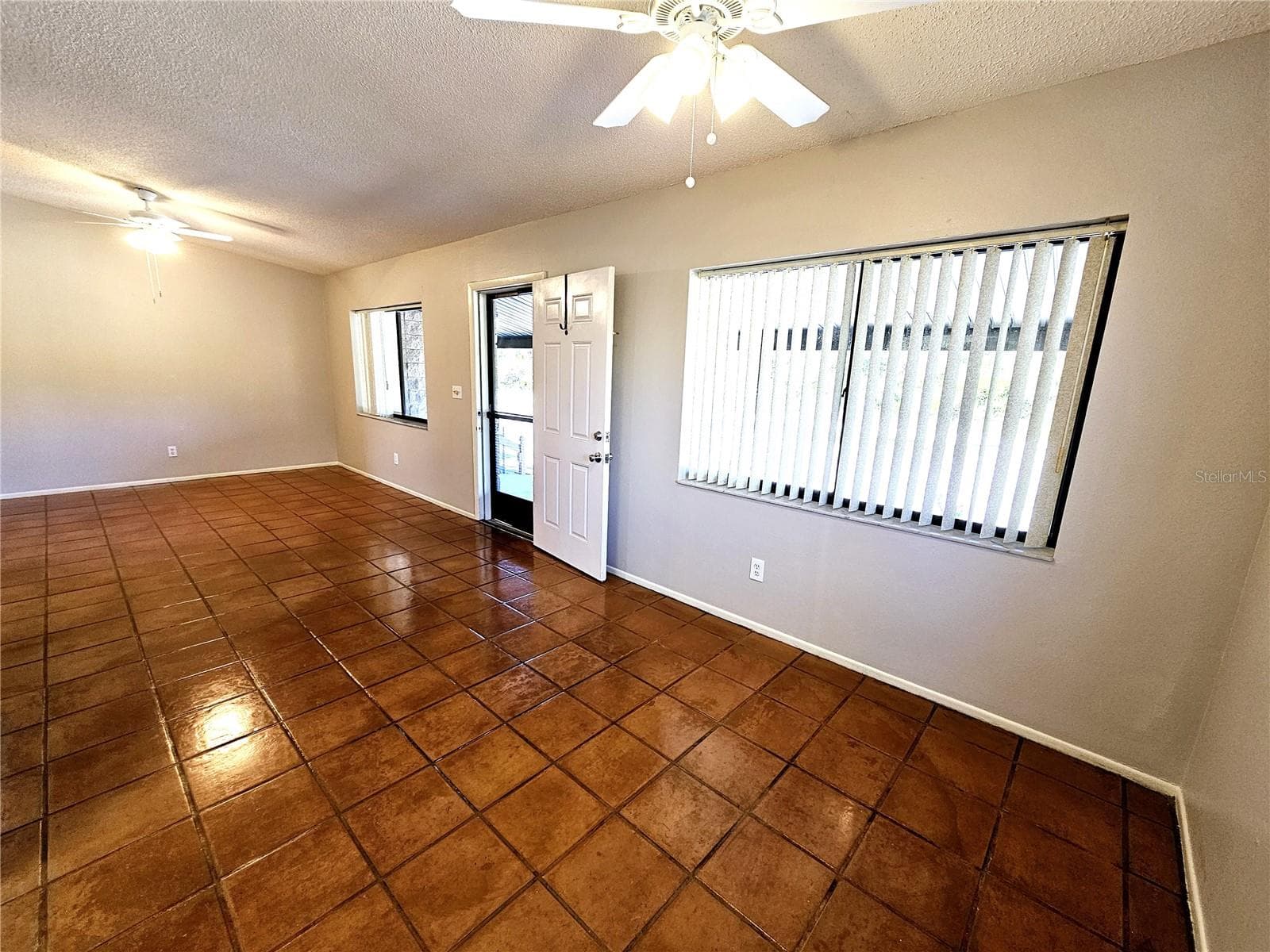 Dining room-living room - 9000 GRIGGS RD #A, ENGLEWOOD