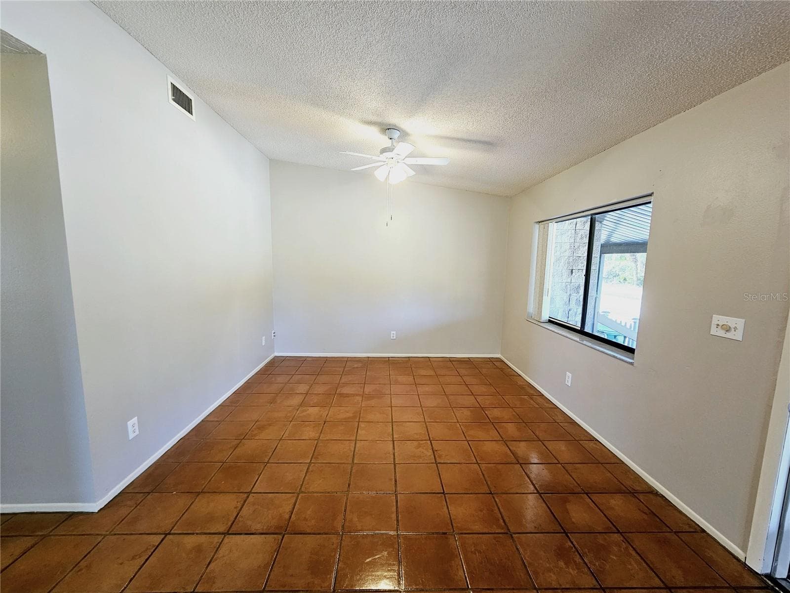 Living room - 9000 GRIGGS RD #A, ENGLEWOOD