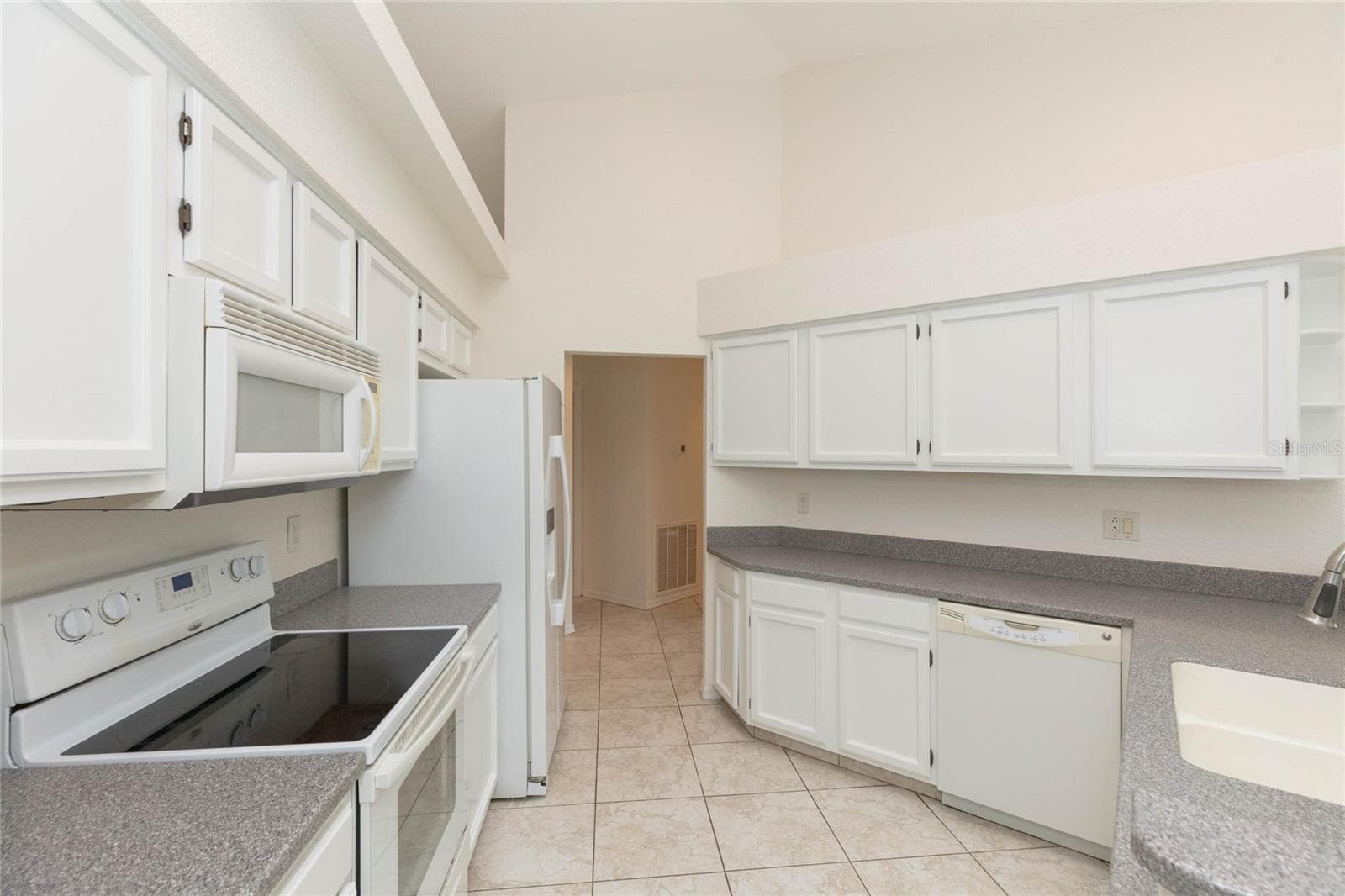 Single Family Residence at 2009 NEW BEDFORD DR, SUN CITY CENTER, photo 19 of 44