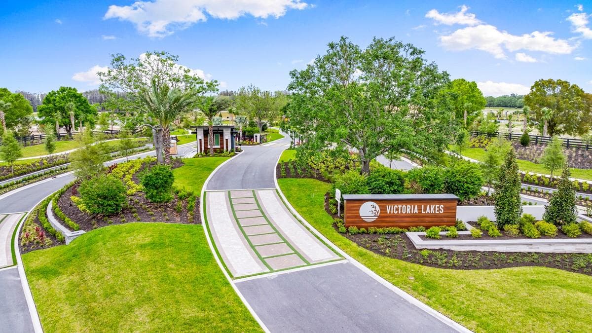 Victoria Lakes Community Entrance - 11164 MANOR HOUSE LN, ODESSA