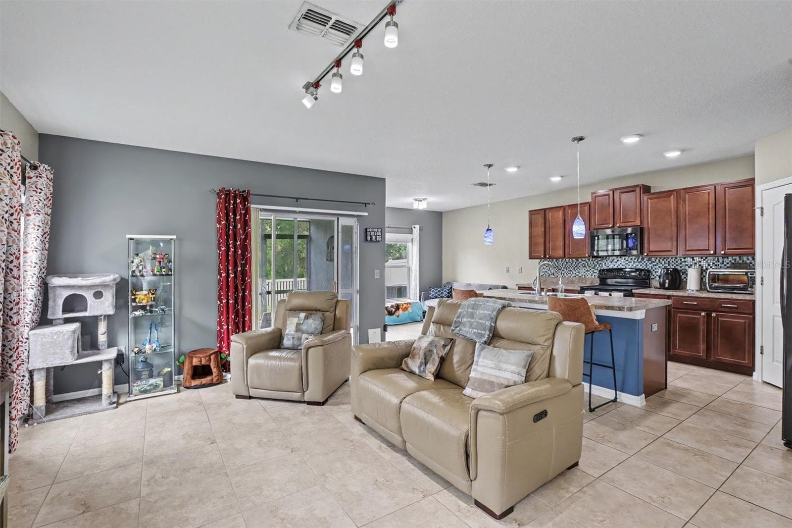 Single Family Residence at 4956 REFLECTING POND CIR, WIMAUMA, photo 5 of 30