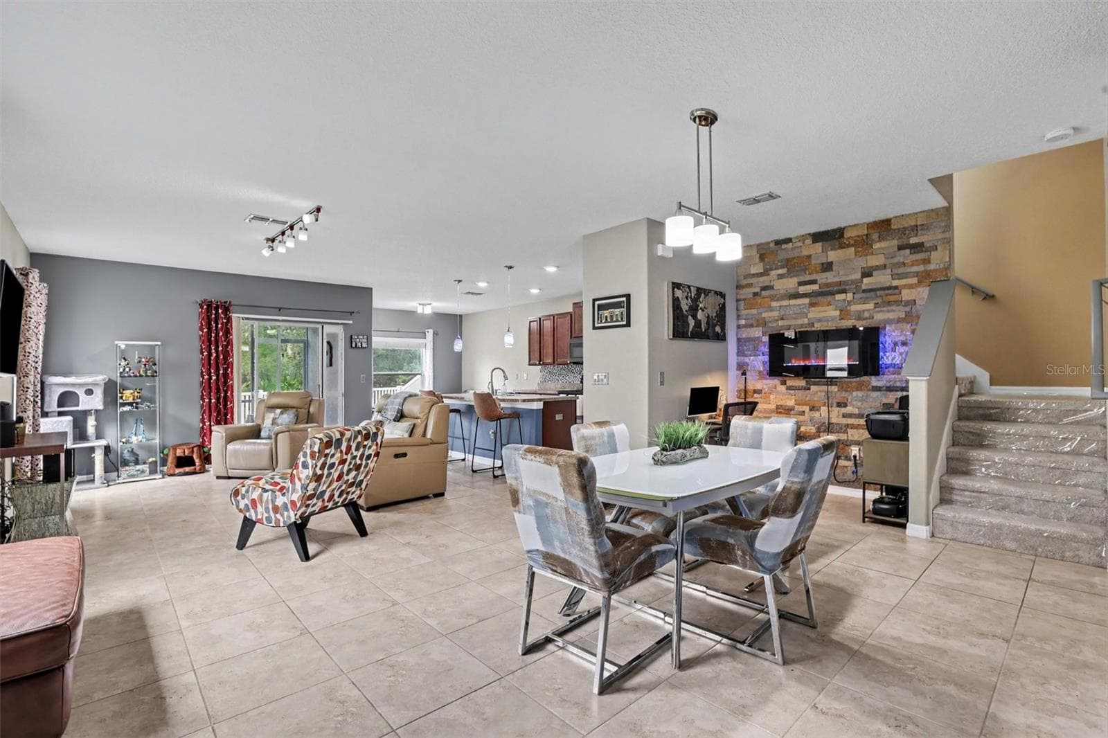 Single Family Residence at 4956 REFLECTING POND CIR, WIMAUMA, photo 6 of 30