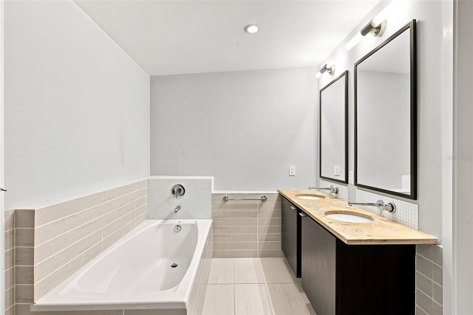 Condominium at 111 N 12TH ST #1524, TAMPA, photo 18 of 36