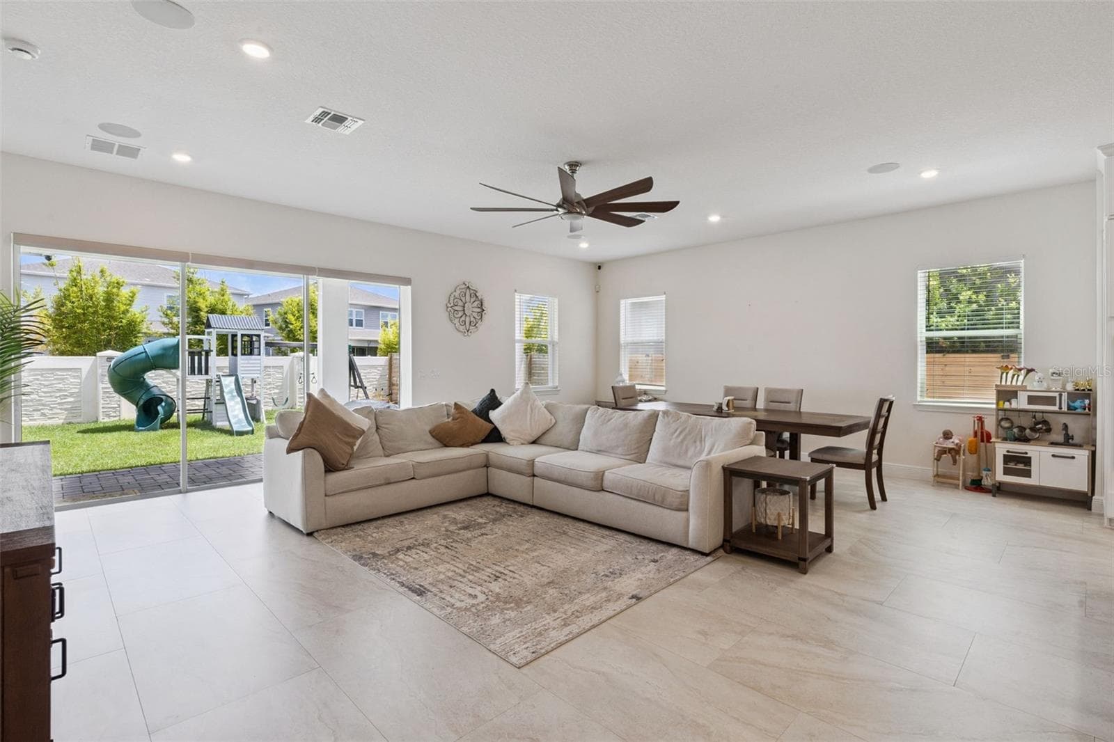 Single Family Residence at 13301 MCMILLAN DR, ORLANDO, photo 8 of 86