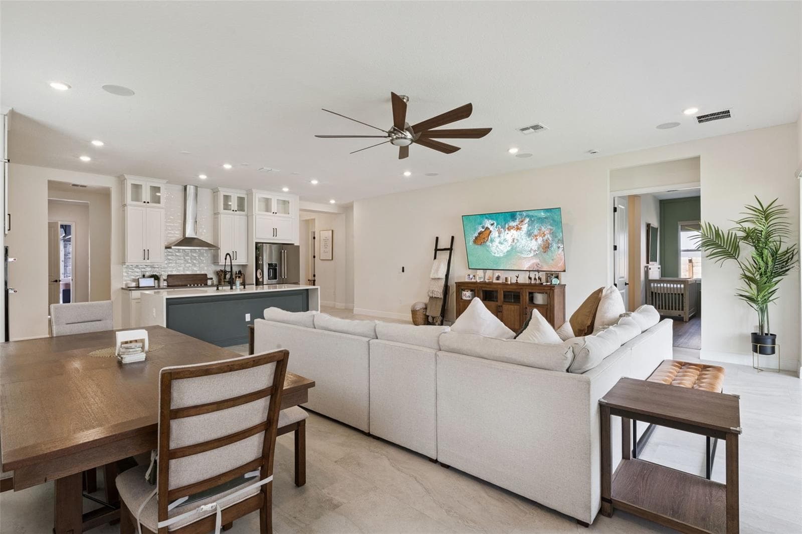 Single Family Residence at 13301 MCMILLAN DR, ORLANDO, photo 11 of 86