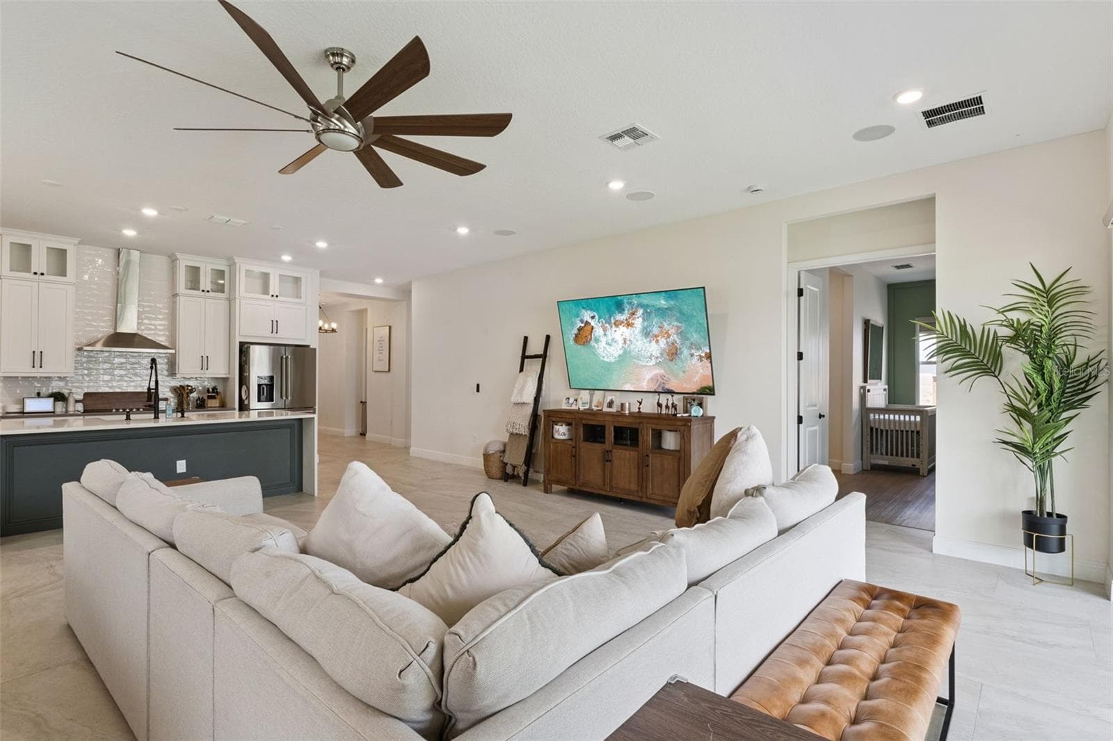 Single Family Residence at 13301 MCMILLAN DR, ORLANDO, photo 12 of 86