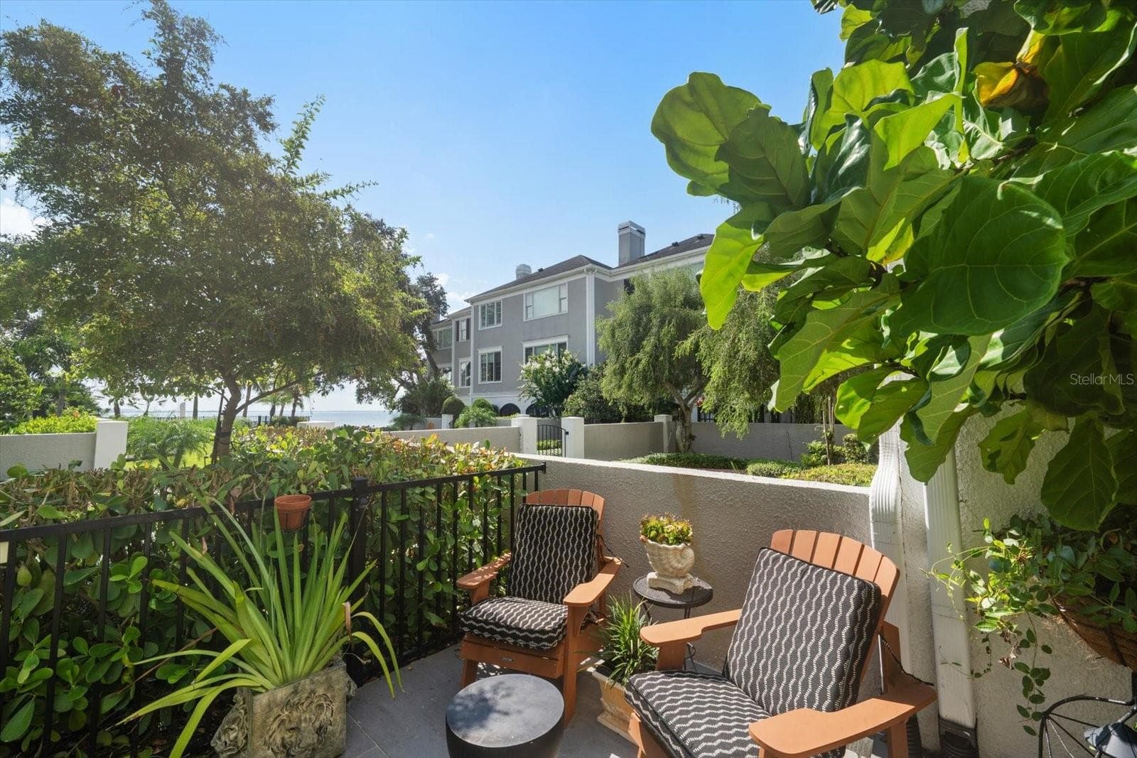 Gated Backyard - 6212 BAYSHORE BLVD #F, TAMPA